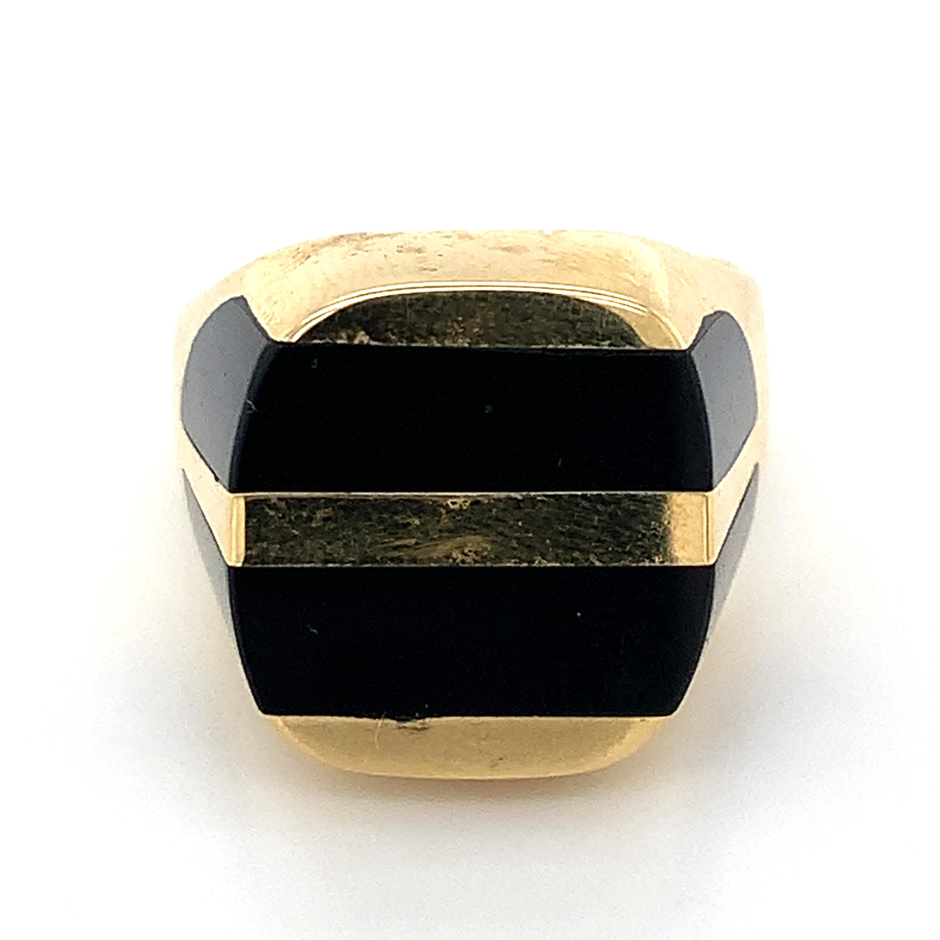 Men's 18k Yellow Gold Onyx Ring
10.4 Grams 
Size 7.25
15.25mm Wide
