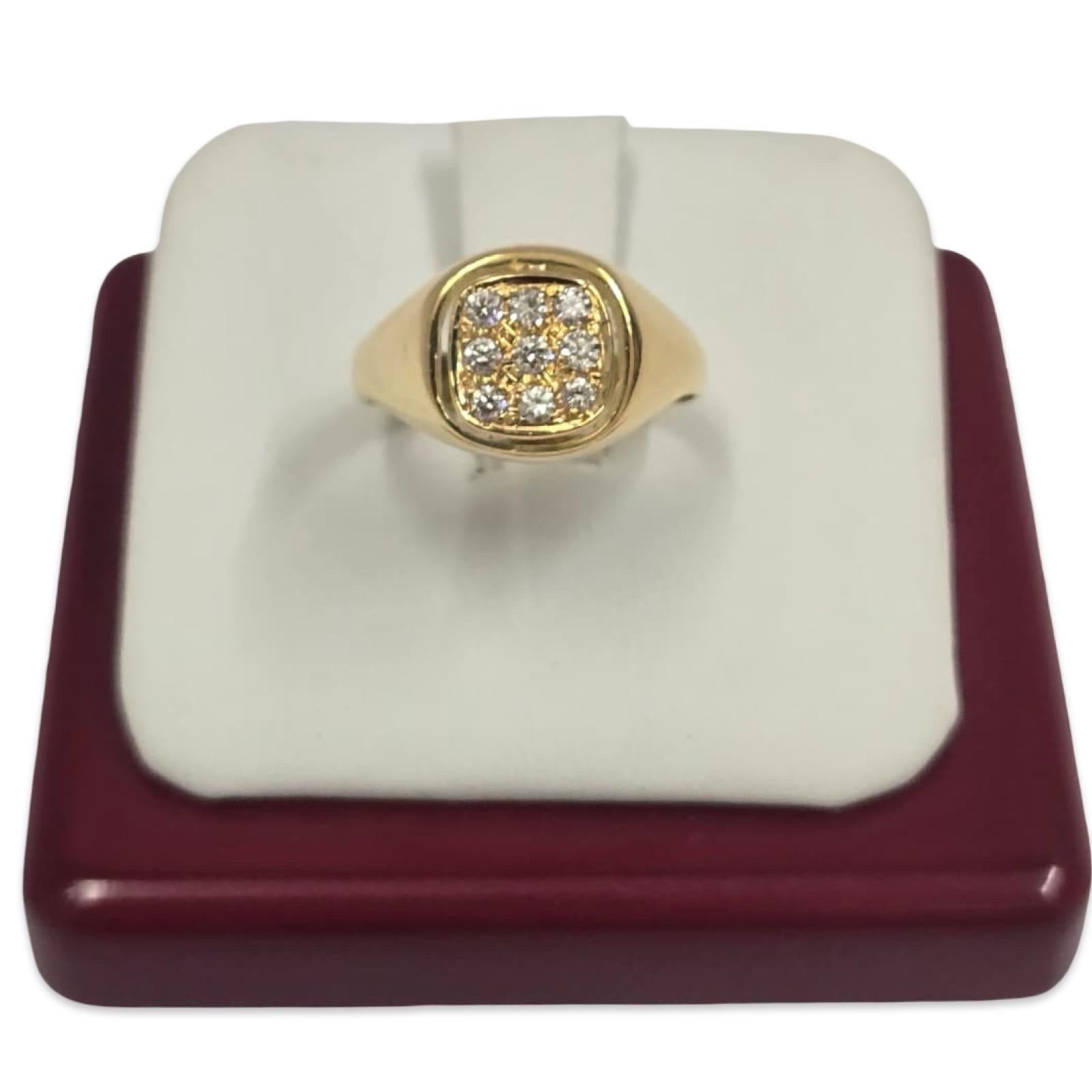 Anello da mignolo con cuscino di diamanti in oro giallo 18 carati da uomo In condizioni ottime in vendita a Miami, FL