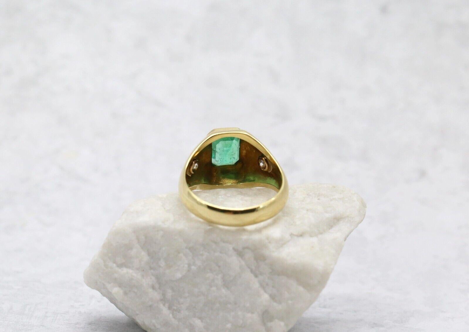 Bague pour homme en or jaune 18 carats, émeraude et diamant, taille 10 - 9.7g Bon état - En vente à Providence, RI