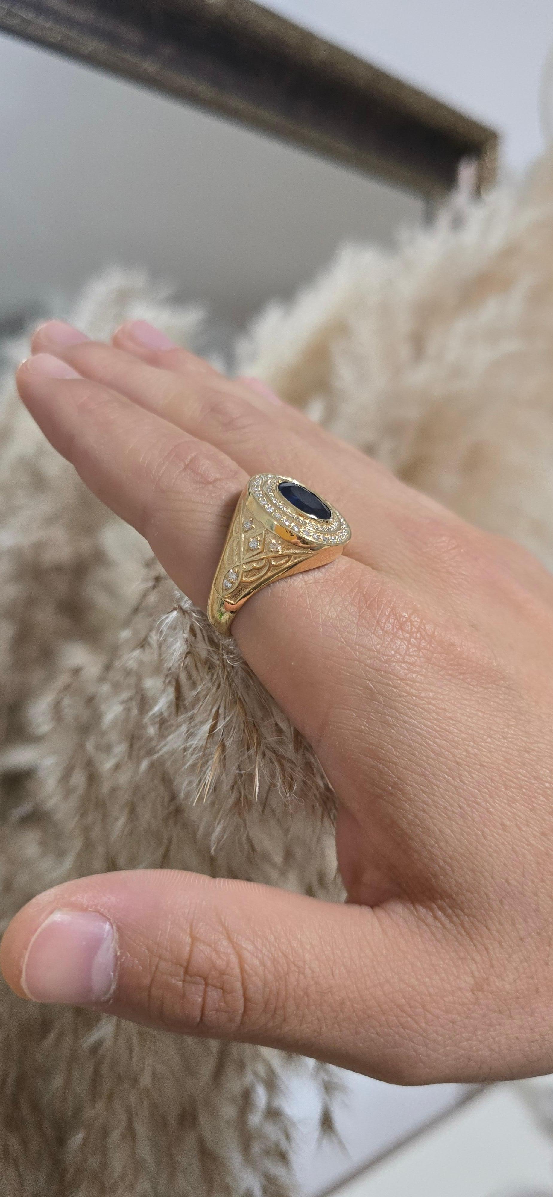 Men’s 18K Yellow Gold Natural Sapphire Signet Ring GRS Certified - One of A kind For Sale 5