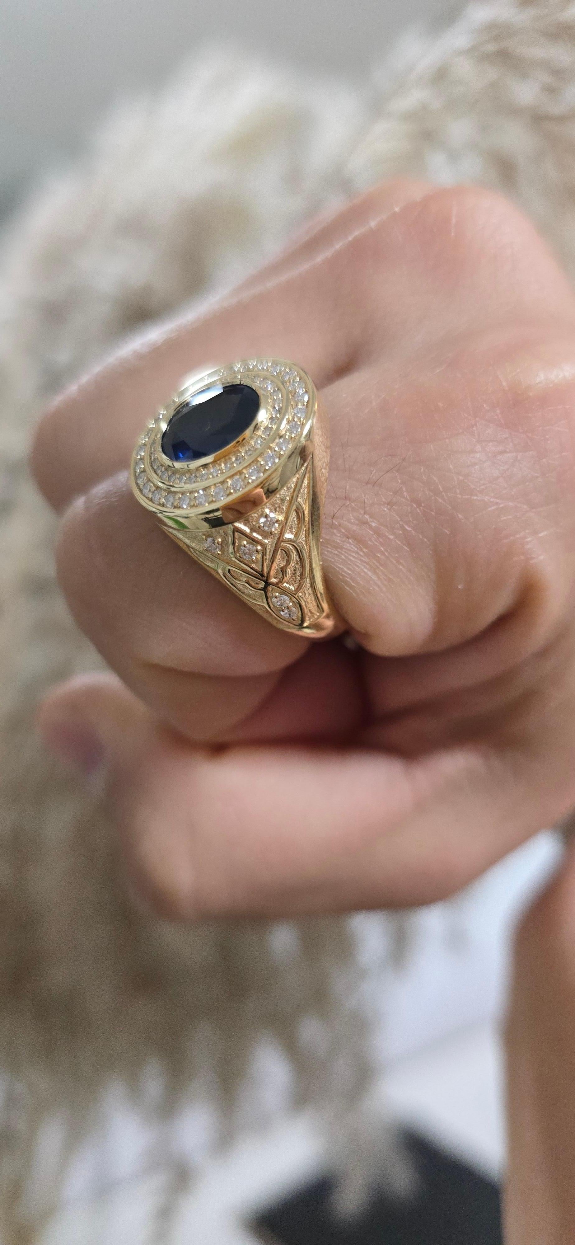 Men’s 18K Yellow Gold Natural Sapphire Signet Ring GRS Certified - One of A kind For Sale 7