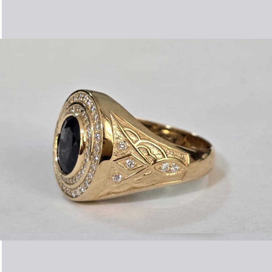 Men’s 18K Yellow Gold Natural Sapphire Signet Ring GRS Certified - One of A kind For Sale 1