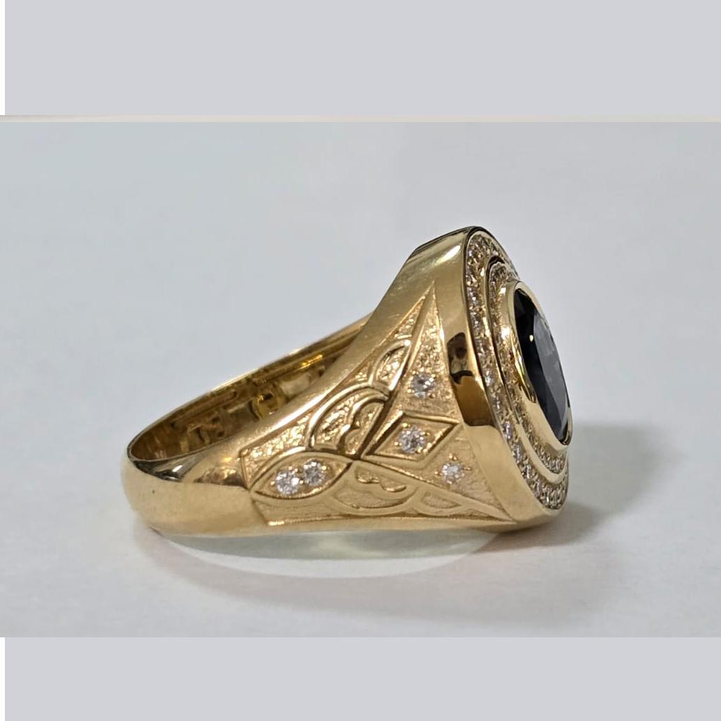 Men’s 18K Yellow Gold Natural Sapphire Signet Ring GRS Certified - One of A kind For Sale 2