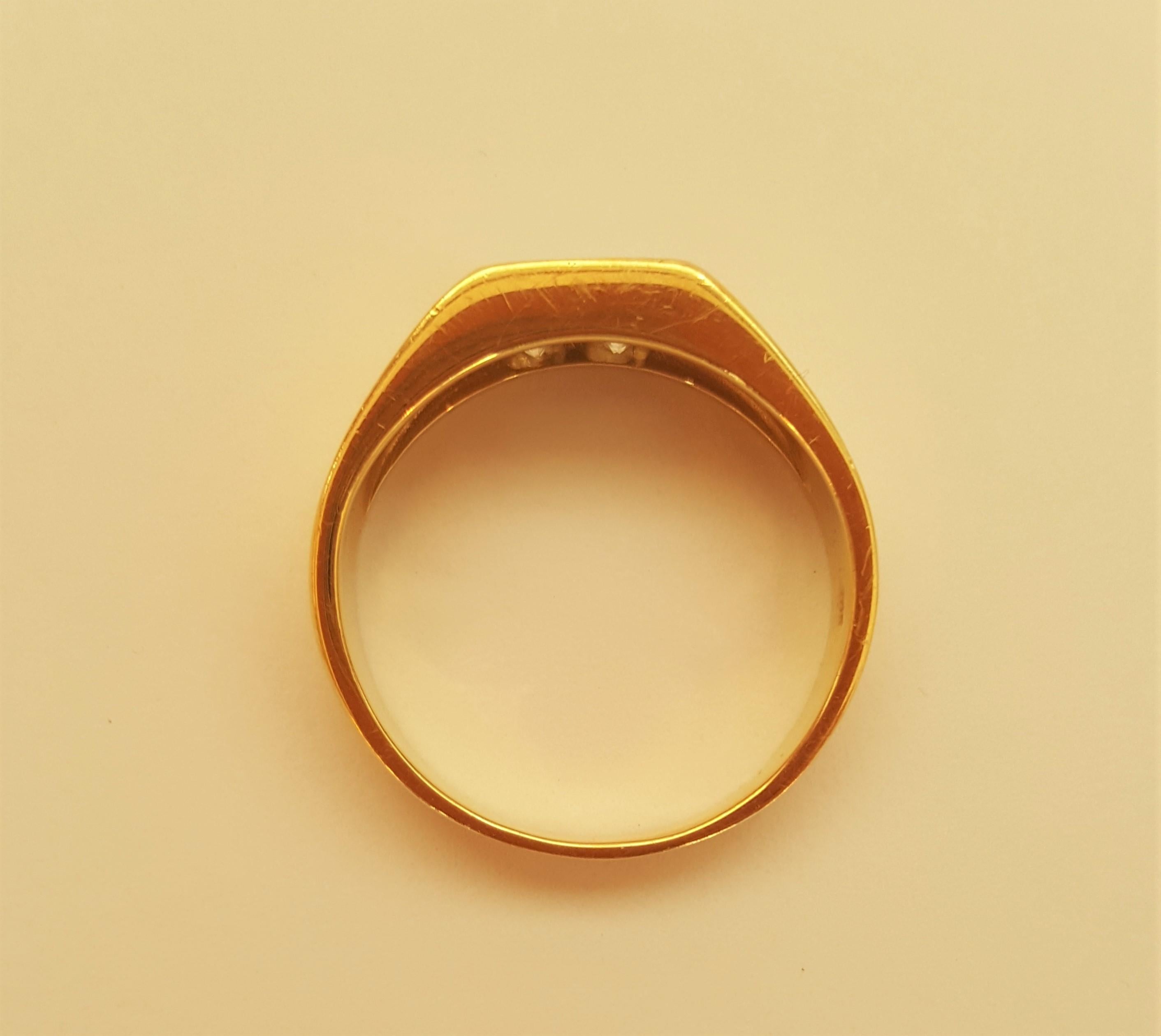 Herren 18kt Gelbgold unsichtbar gefasster Diamantring mit Prinzessinnenschliff 0,40cttw im Zustand „Relativ gut“ in San Diego, CA