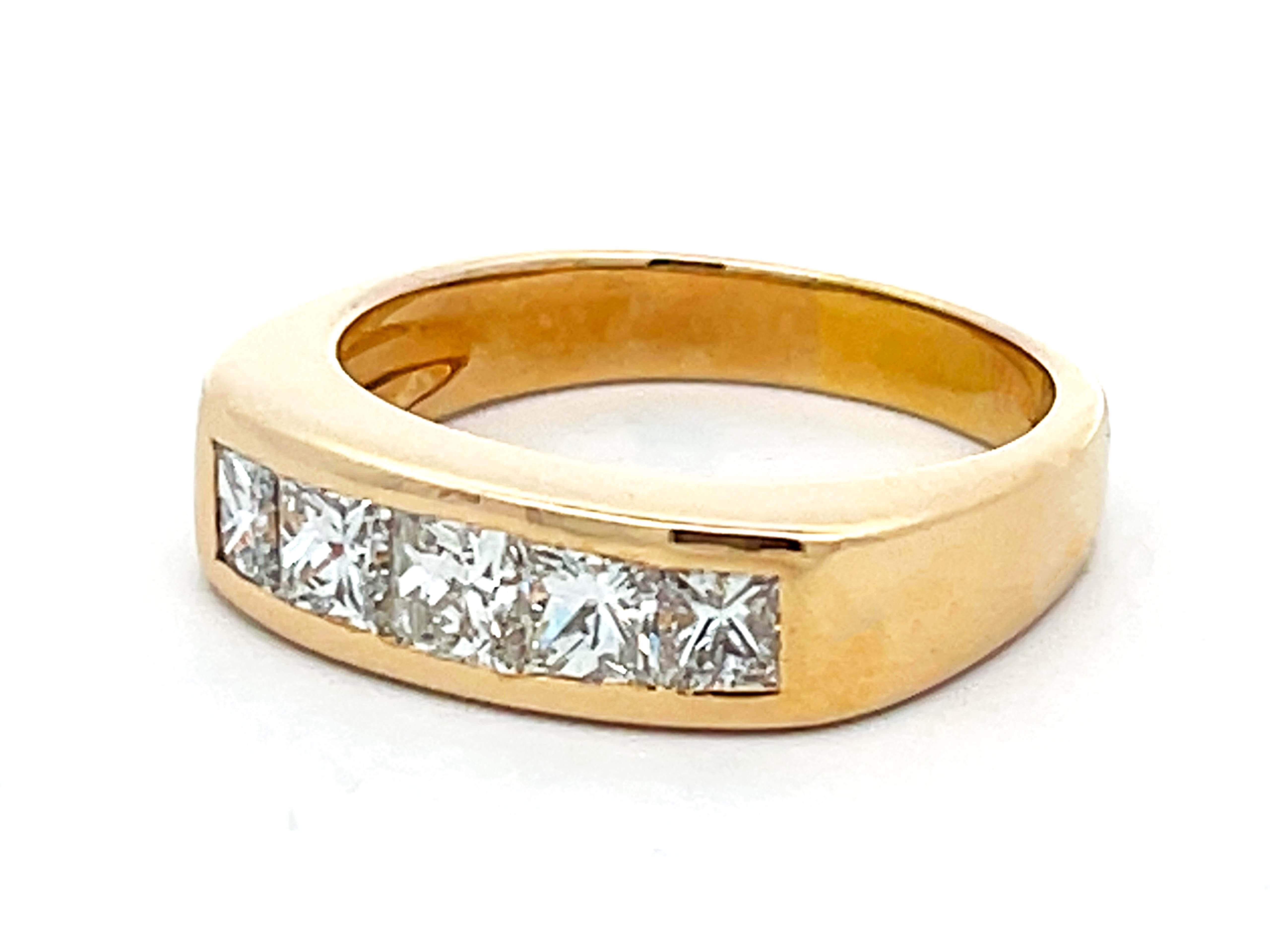 Bague pour homme en or jaune 14k avec 2 carats 5 diamants taille princesse Excellent état - En vente à Honolulu, HI