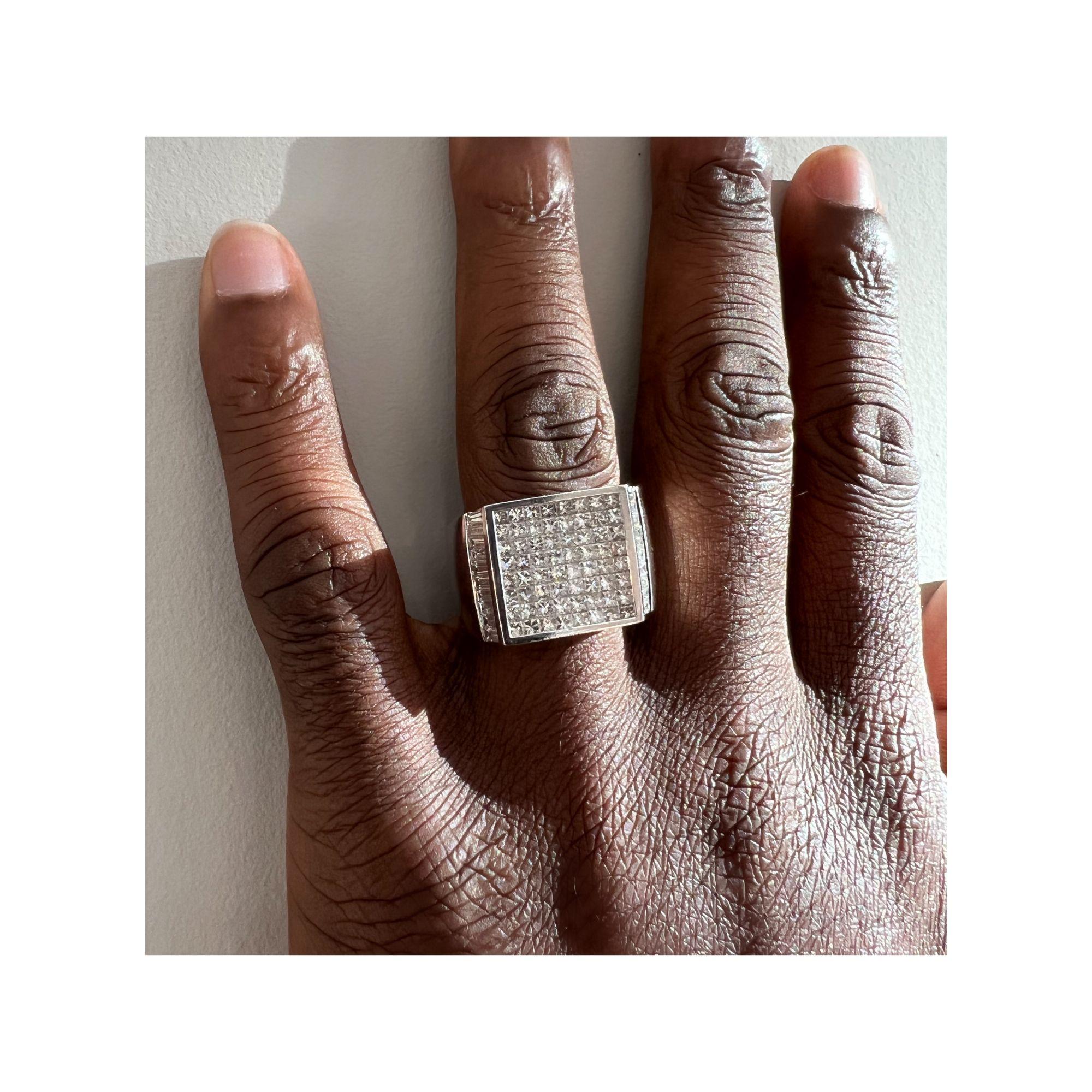 Herrenring mit unsichtbarem Diamantbesatz (2,25 ct), quadratisch, aus 18 Karat Weißgold 2