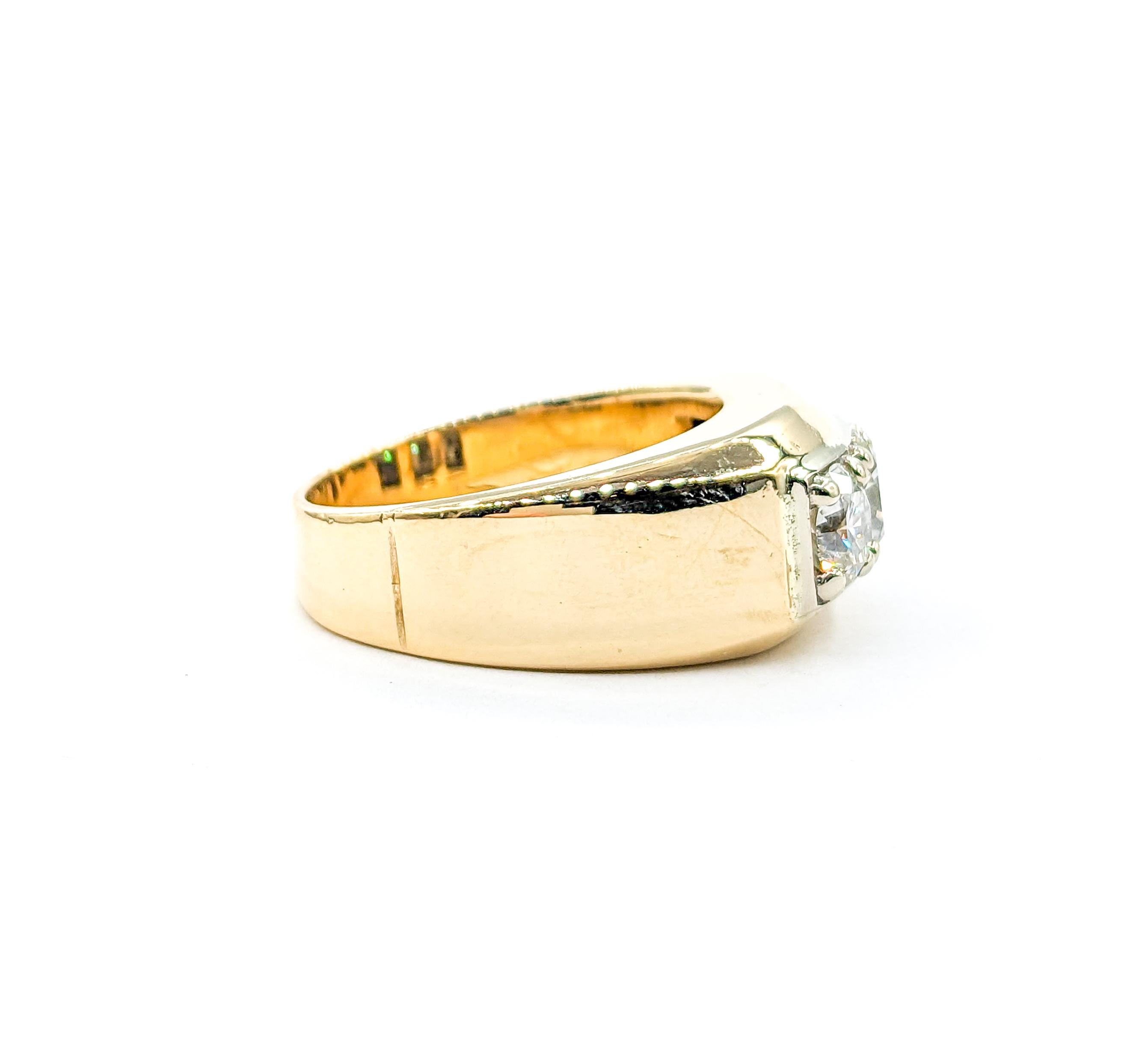 Men's 2.30ctw Diamond 3 Stone Setting Ring In Yellow Gold For Sale 2