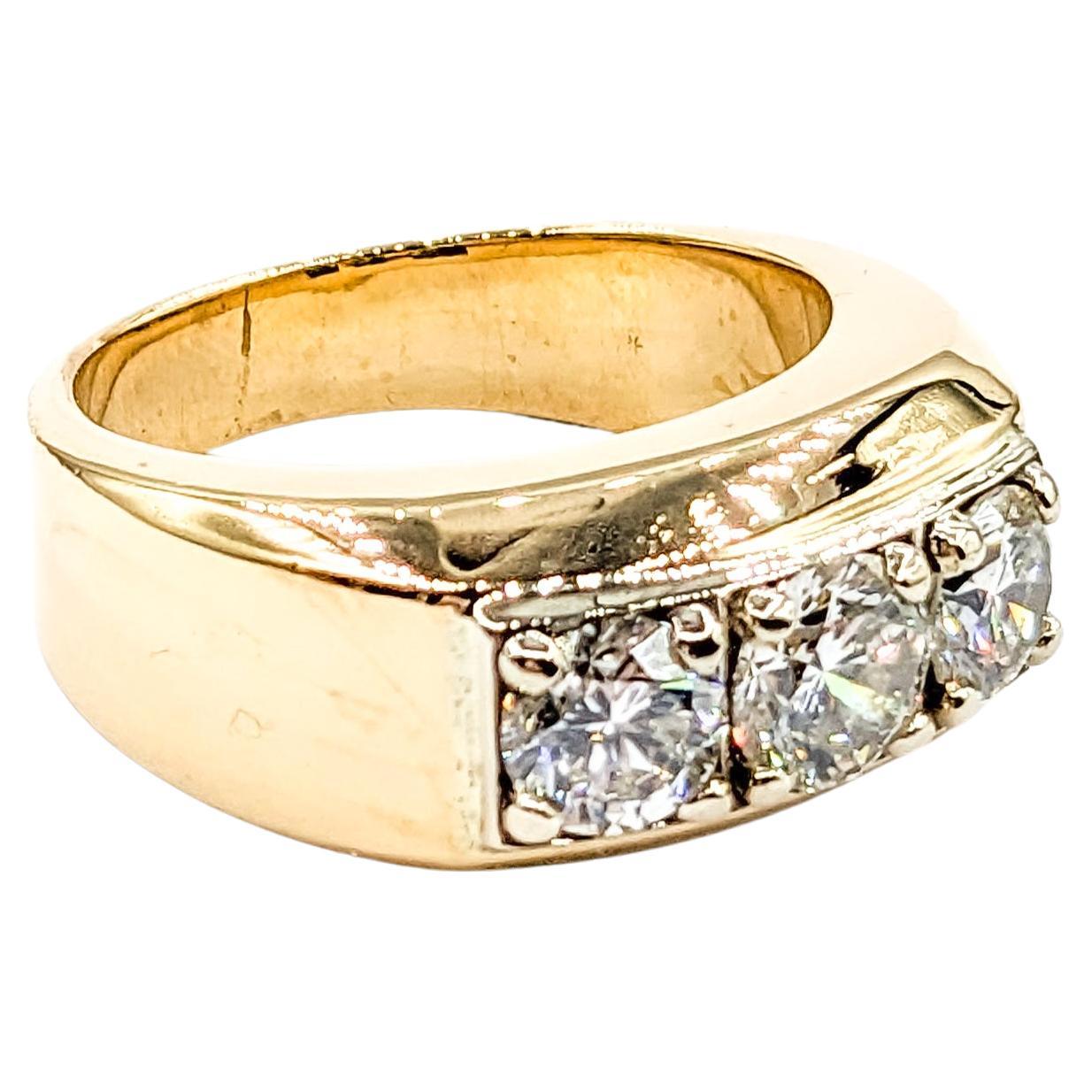 Men's 2.30ctw Diamond 3 Stone Setting Ring In Yellow Gold For Sale