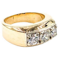 Herren 2,30ctw Diamant 3 Stein Einstellung Ring in Gelbgold