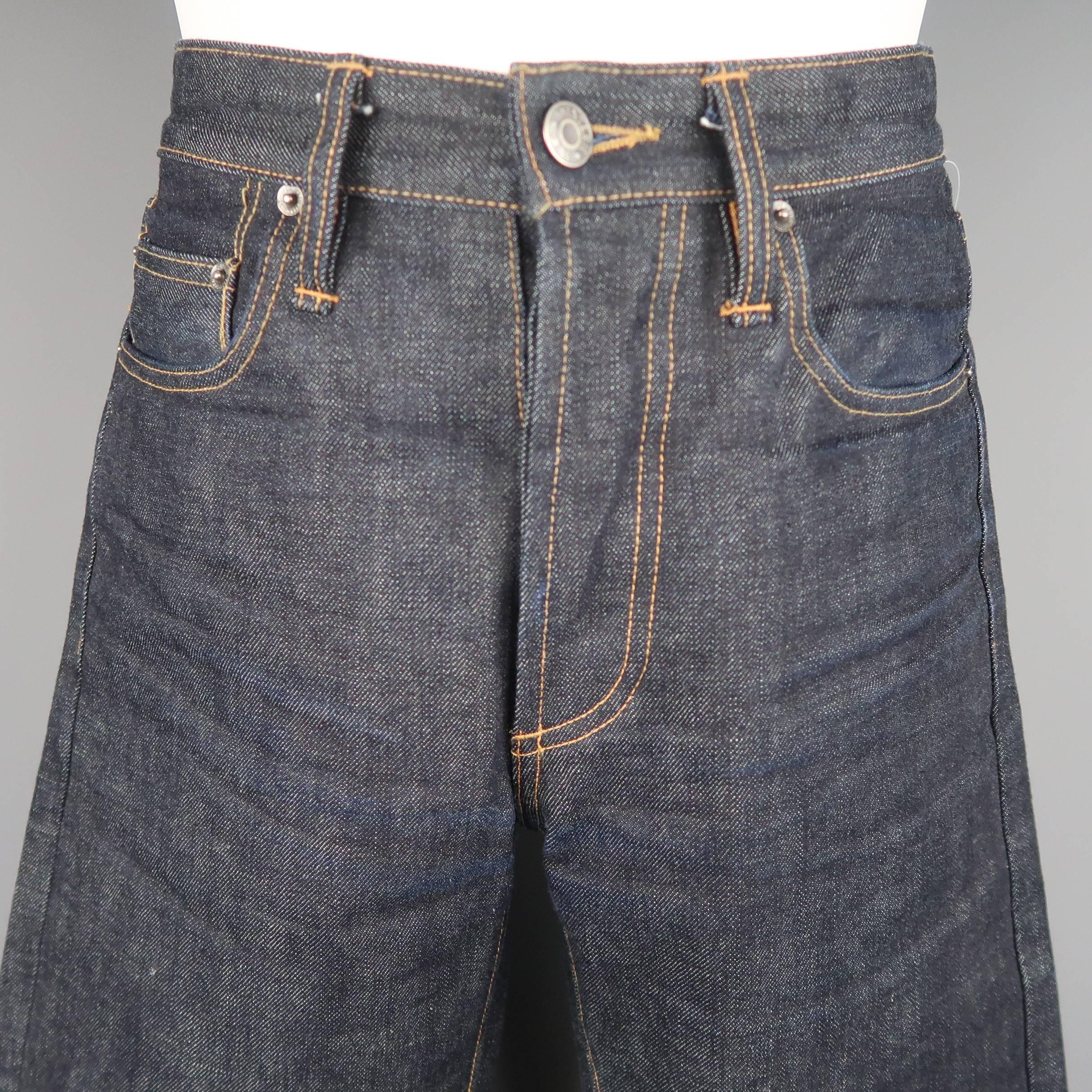 3SIXTEEN jeans come in classic indigo raw selvedge denim with contrast stitching and a classic fit. Made in USA.
 
Good Pre-Owned Condition.
Marked: W: 30 L: 35
 
Measurements:
 
Waist: 30 in.
Rise: 10.5 in.
Inseam: 32 in.

