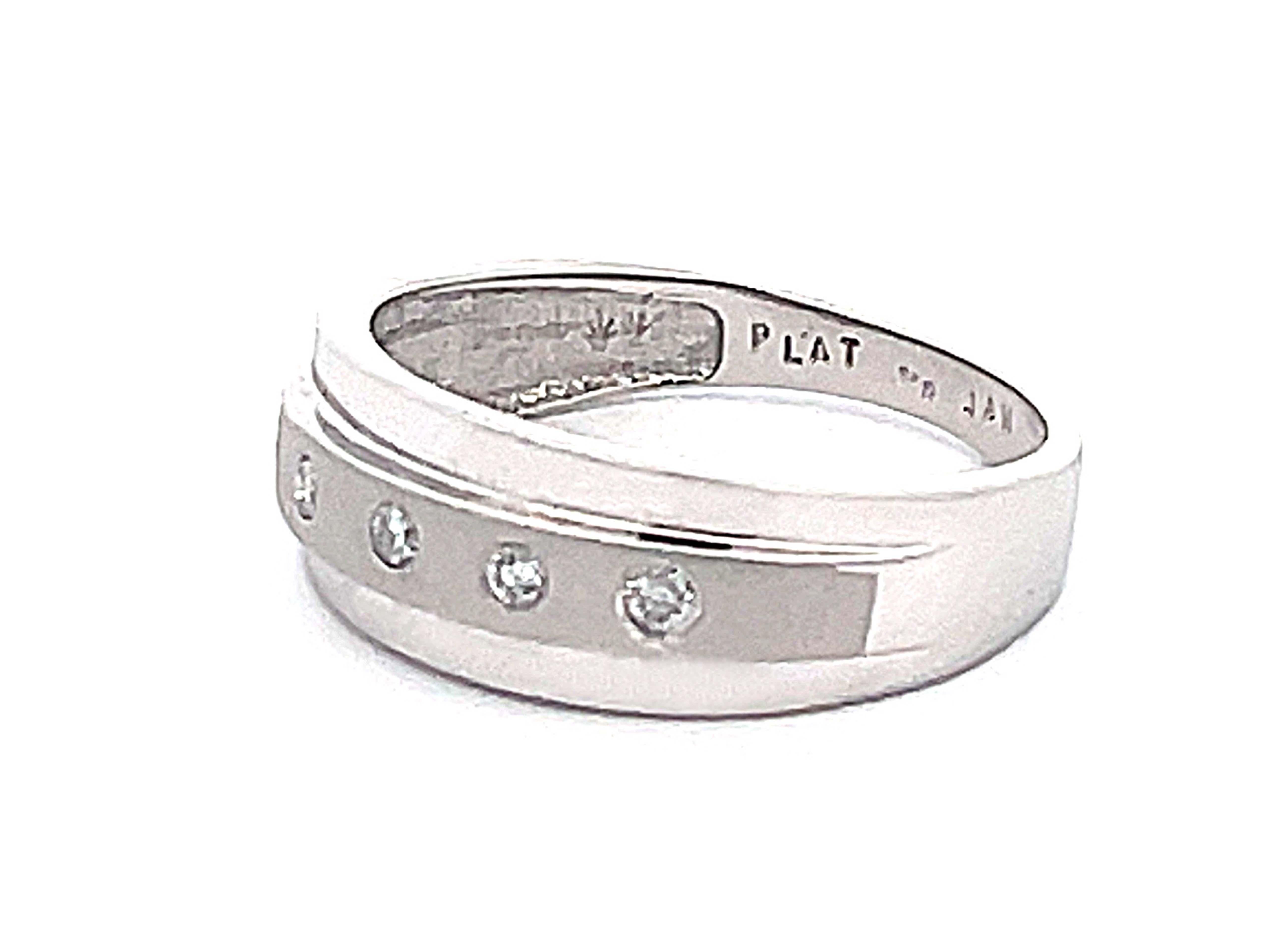 Mens 5 Brilliant Cut Diamond Satin Finish Center Band Ring in Platinum Corte brillante en venta