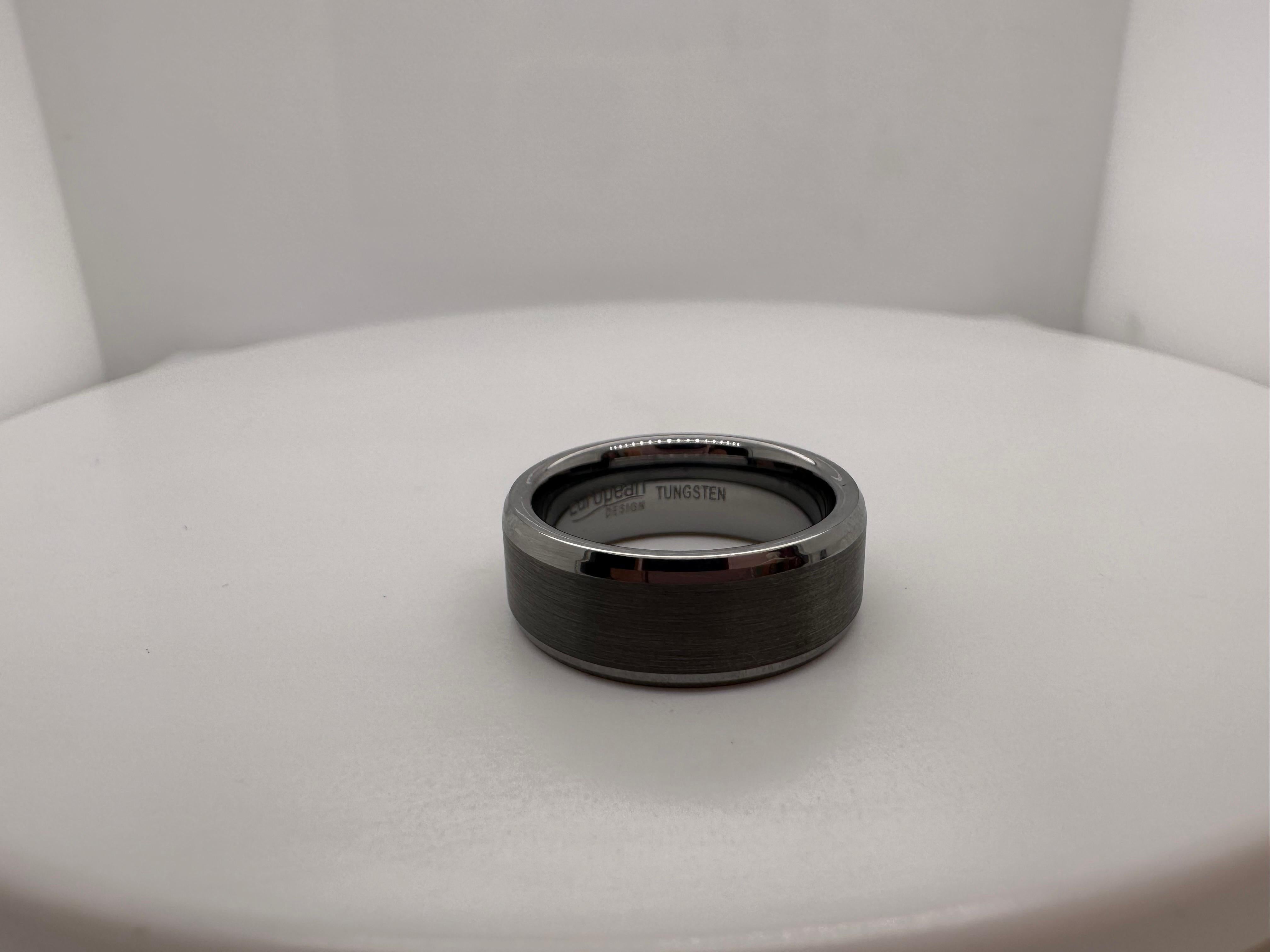 Mens 8mm wedding band size 8 tungsten triton ring In New Condition For Sale In Boca Raton, FL