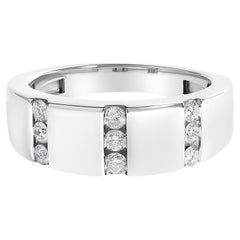 Bague pour homme en argent sterling 1/2 Cttw Diamond Triple Three Stone Row Band