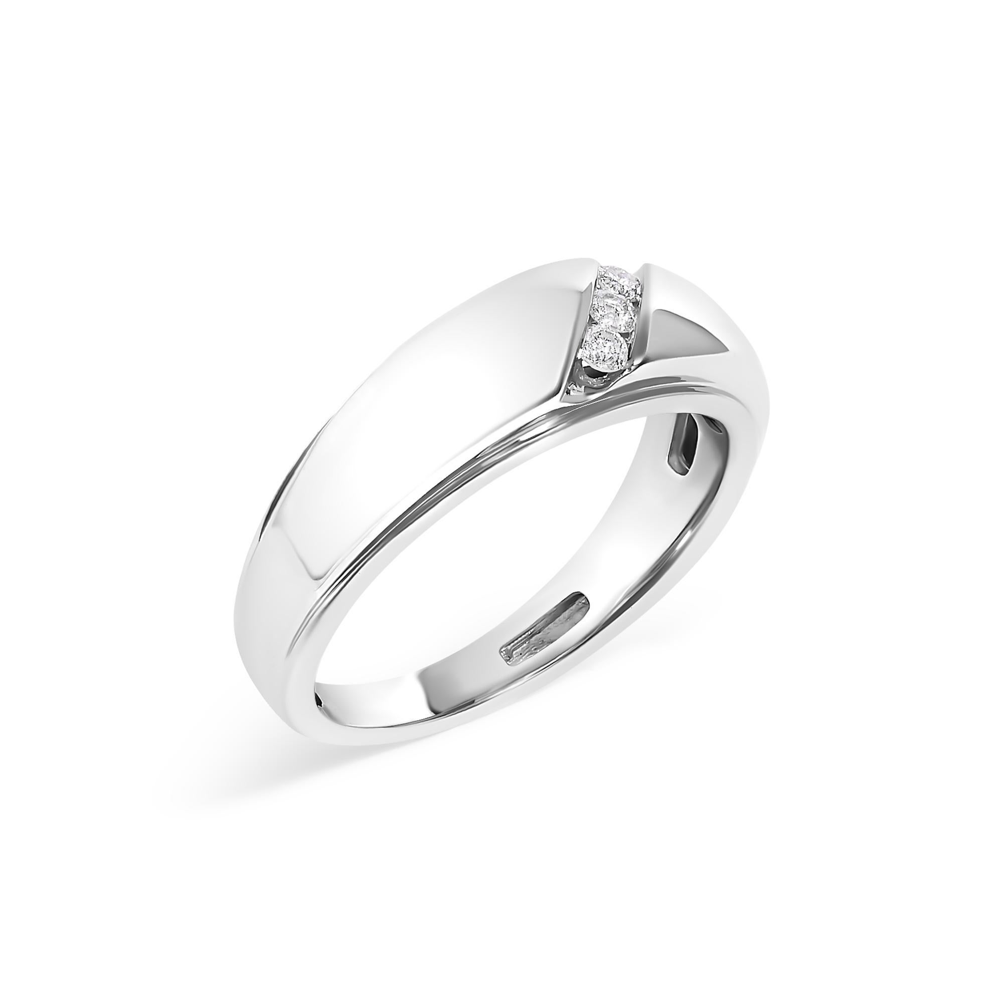 Moderne Bague pour homme en argent sterling .925 1/6 Cttw 3 Stone Diamond Band Ring en vente