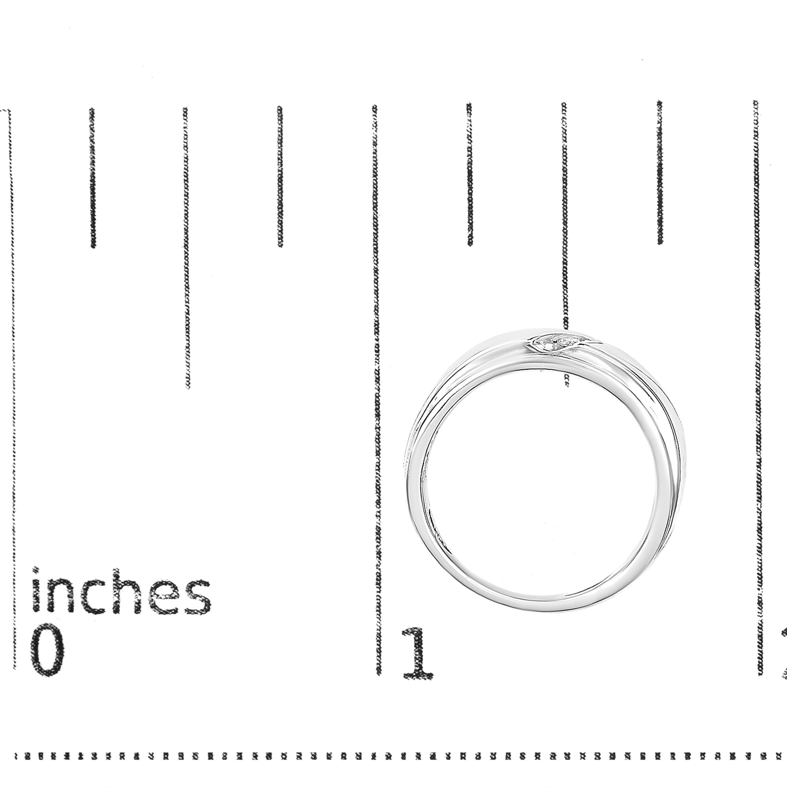 Bague pour homme en argent sterling .925 1/6 Cttw 3 Stone Diamond Band Ring Pour hommes en vente