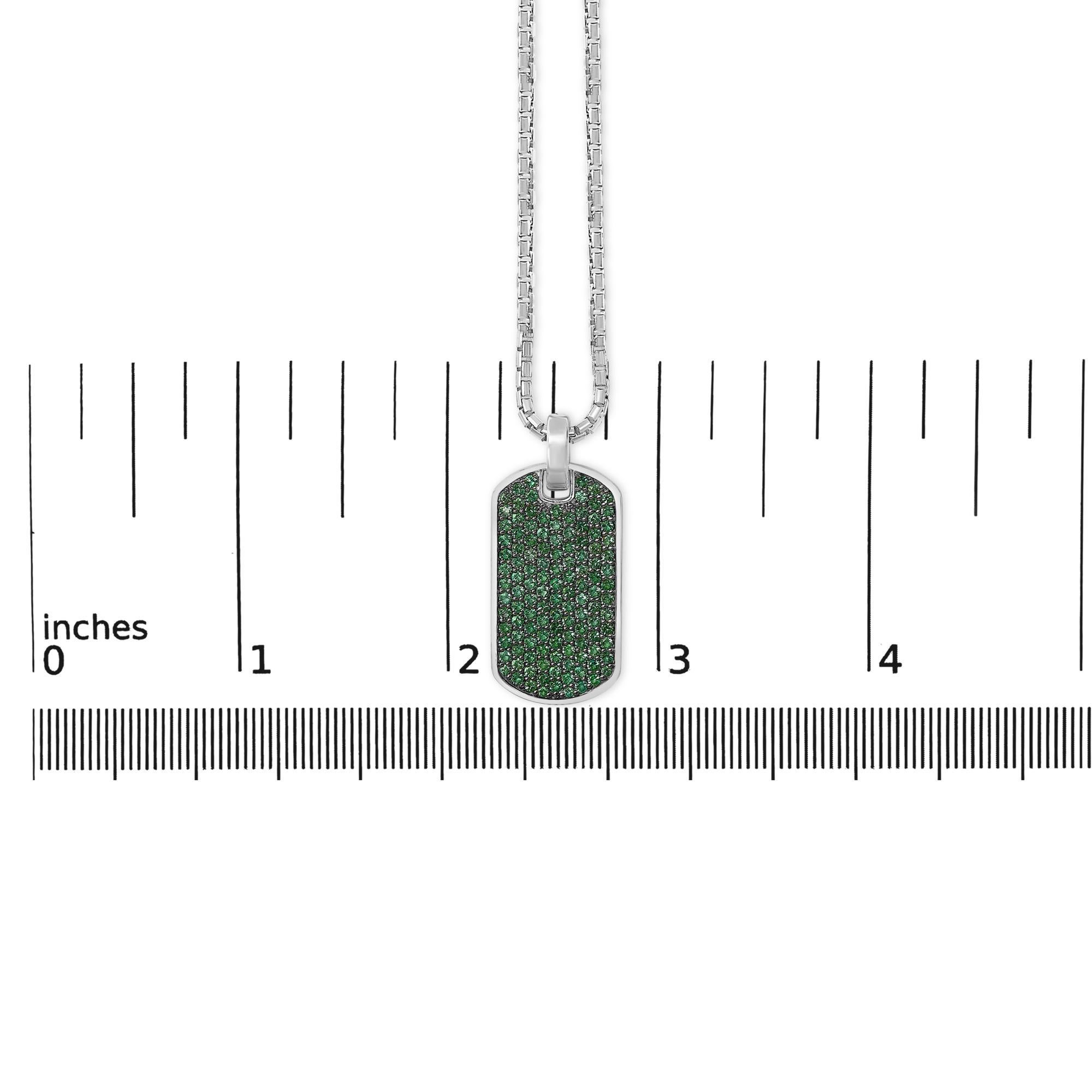Collana con medaglietta da uomo in argento 925 con smeraldo verde creato In condizioni Nuovo in vendita a New York, NY