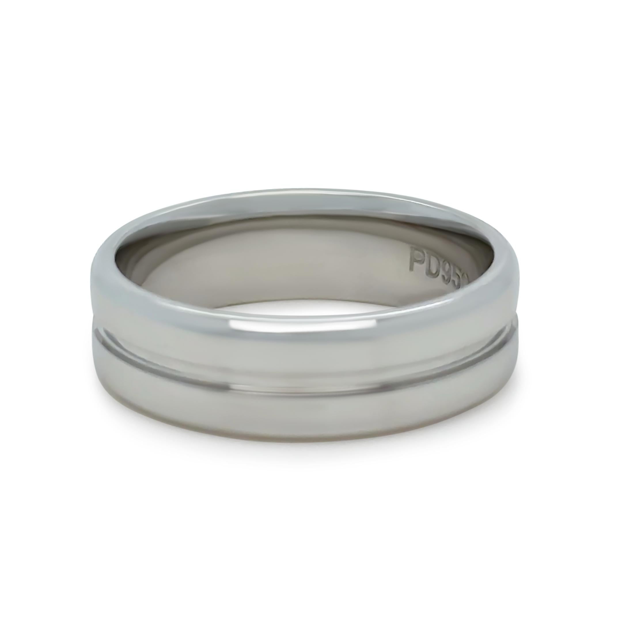 This classic men’s wedding band is crafted in 950 palladium, offering a sleek and durable design with a modern finish. The band is a size R 1/2 and has a substantial weight of 7.3 grams, ensuring both comfort and longevity.

Metal: 950