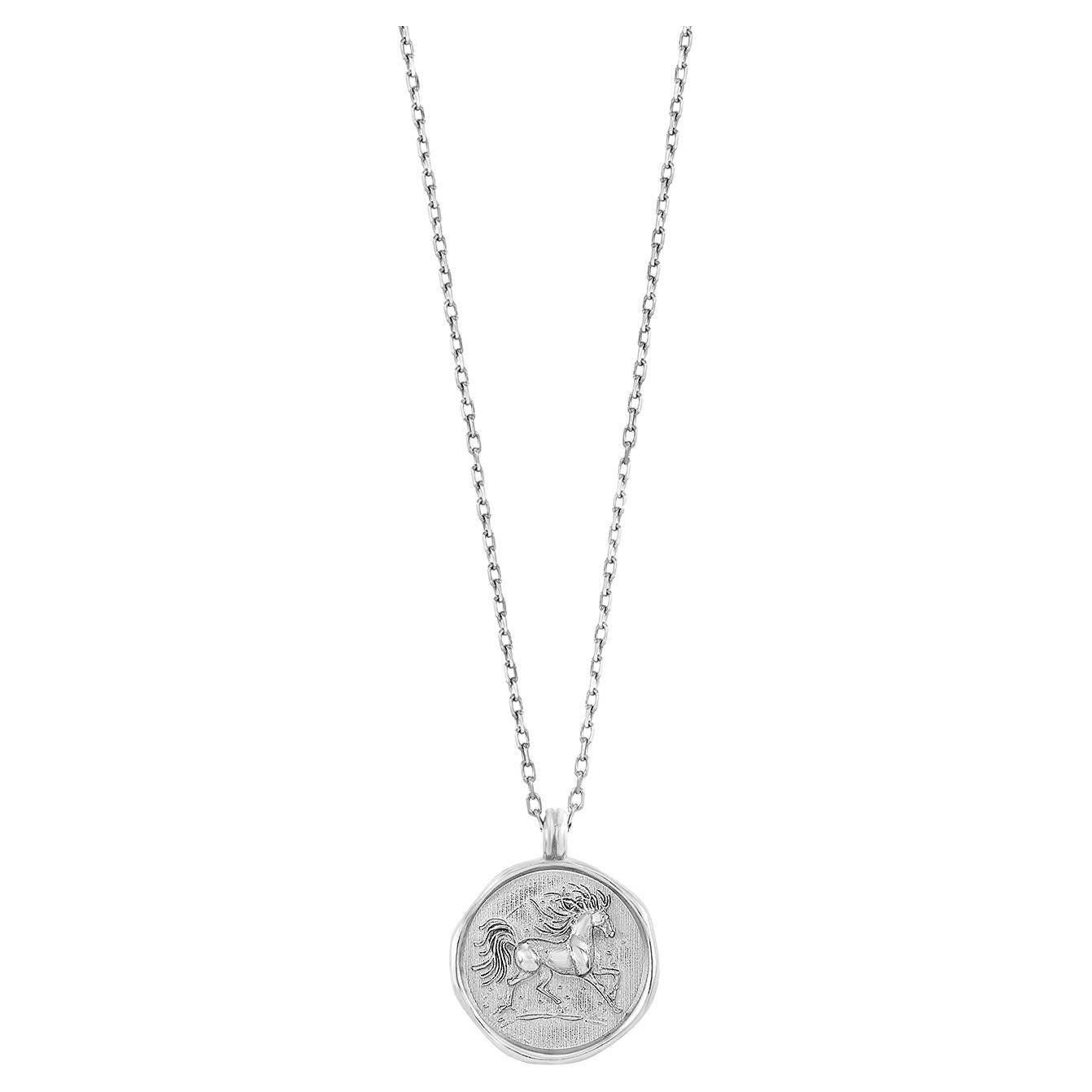 Collar Talismán Diminuto Caballo de Fuego de Oro Blanco de 9k para Hombre