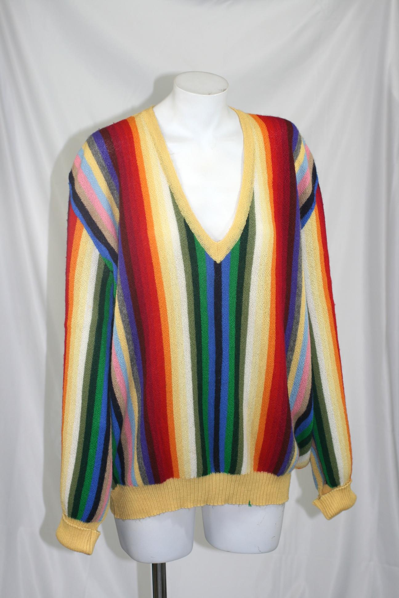 Mens alpaca rainbow stripe sweater from the 1970's, Large size with amazing vibrant striped coloring suitable for women as well. Retailed by Maus and Hoffman, 100% Prime Alpaca, Made in Austria.
Appears unworn, superb quality. Super soft alpaca yarn