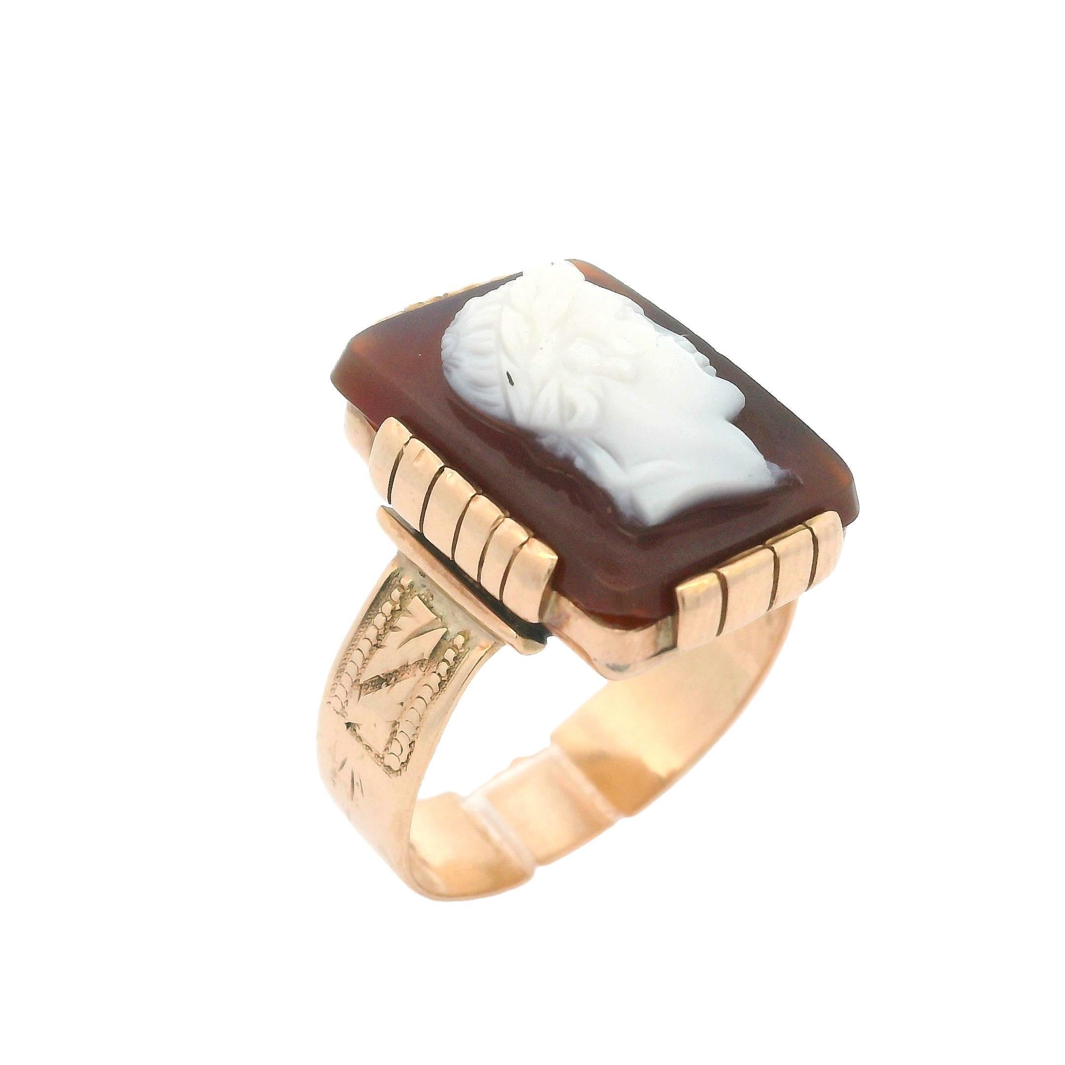 Men's Antique Victorian 14k Rosy Yellow Gold Hardstone Male Carved Cameo Ring In Good Condition In Montclair, NJ