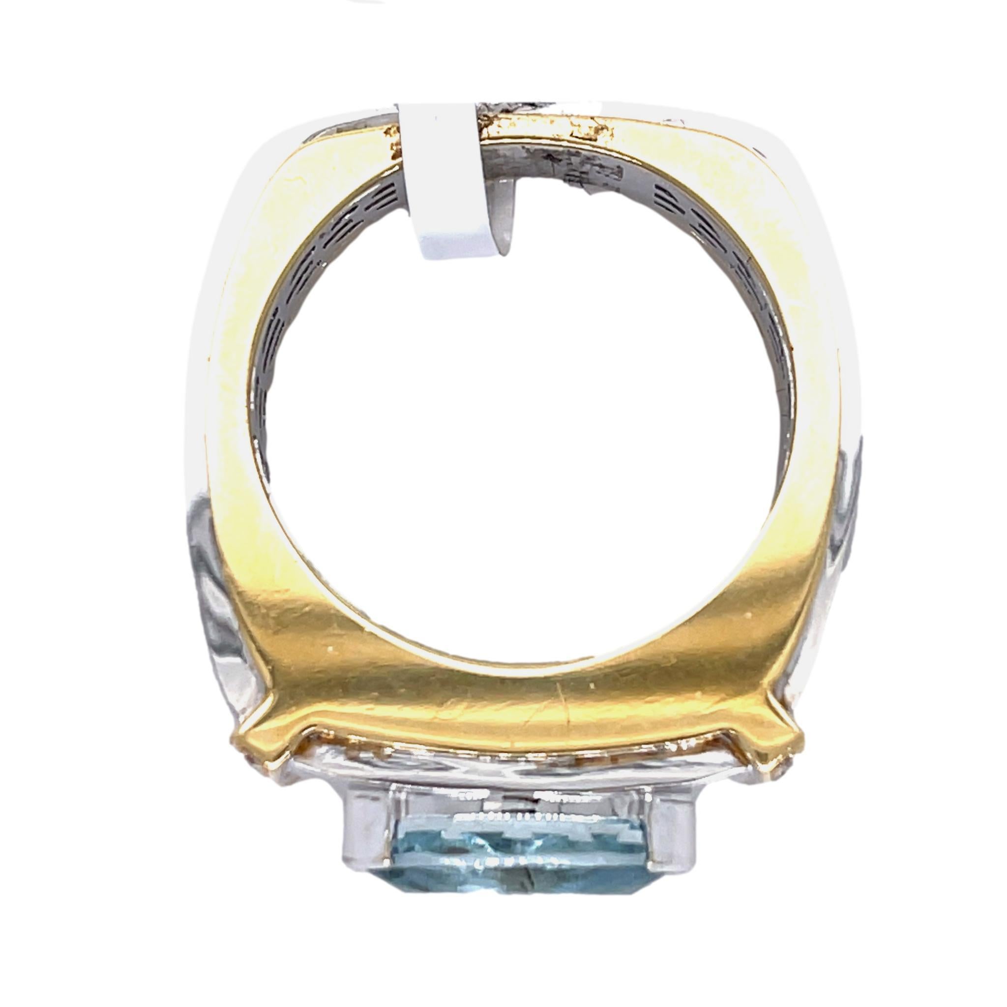Men's Aquamarine and Diamond Two Tone 14KYW Gold Ring In New Condition For Sale In New York, NY