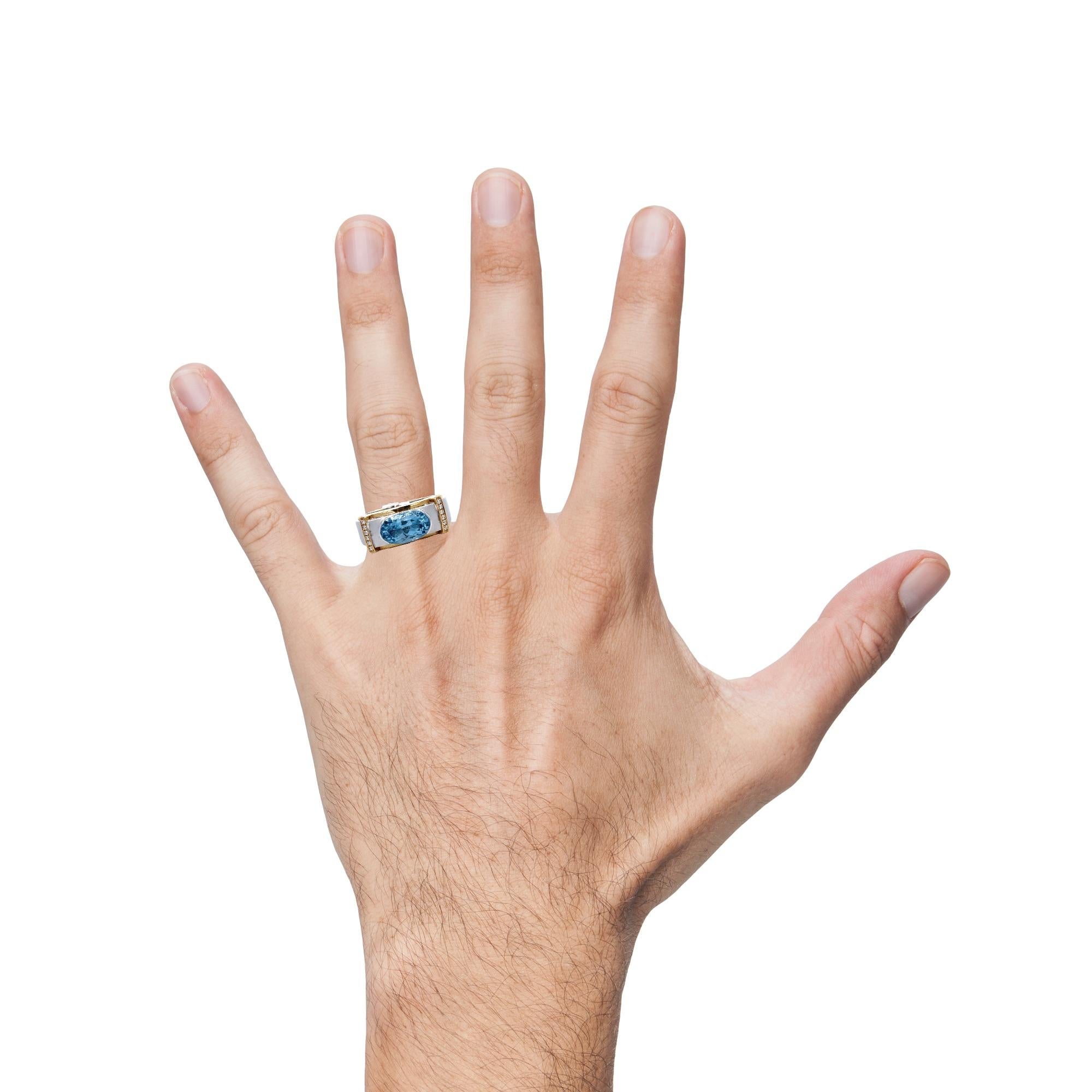 Men's Aquamarine and Diamond Two Tone 14KYW Gold Ring In New Condition For Sale In New York, NY