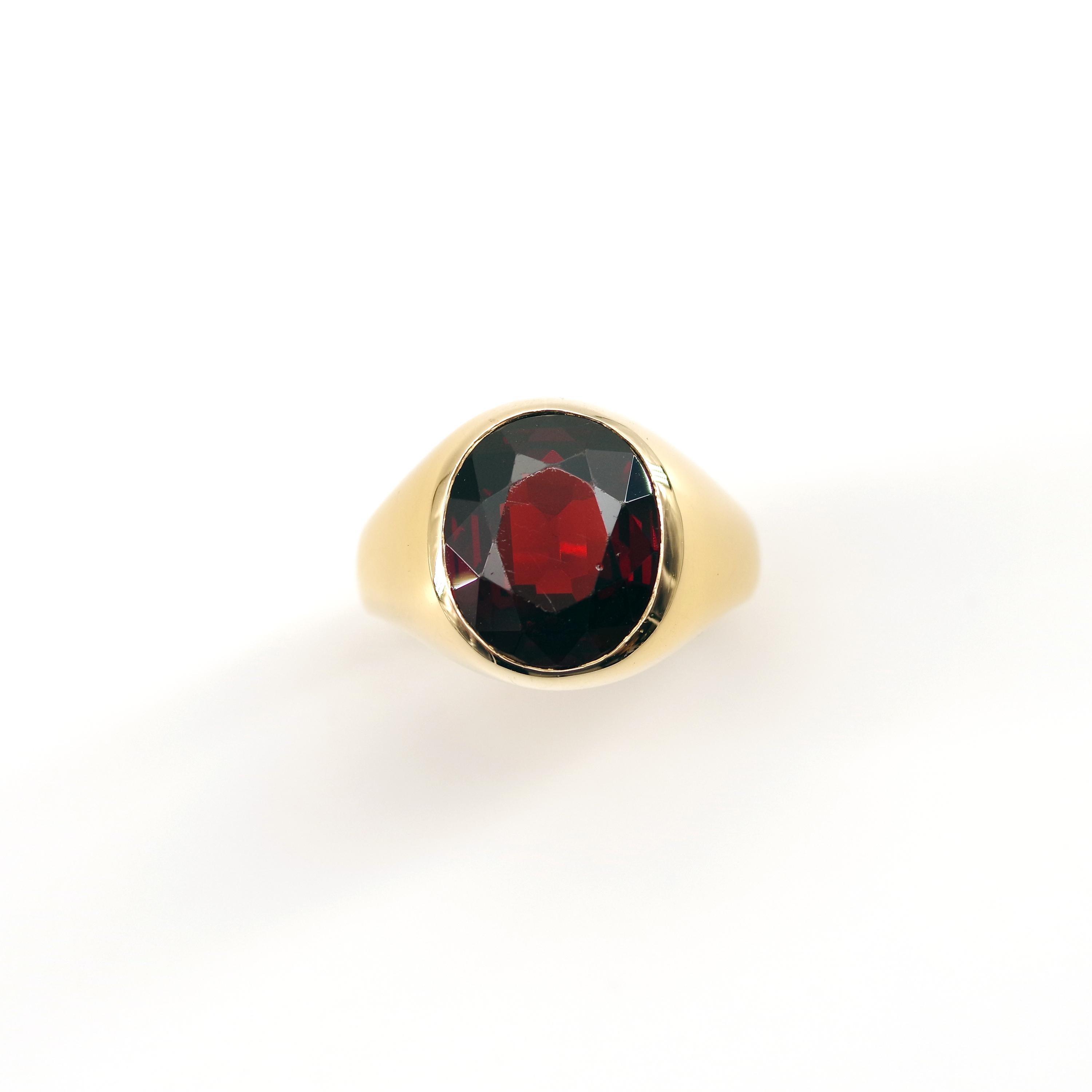 As you go about your day at the office or on the road, the large (approx. 7.5 carat) garnet in this ring is dark, could even pass for black. But facets reflect the light as you move, creating sharp white geometric play across the surface of the