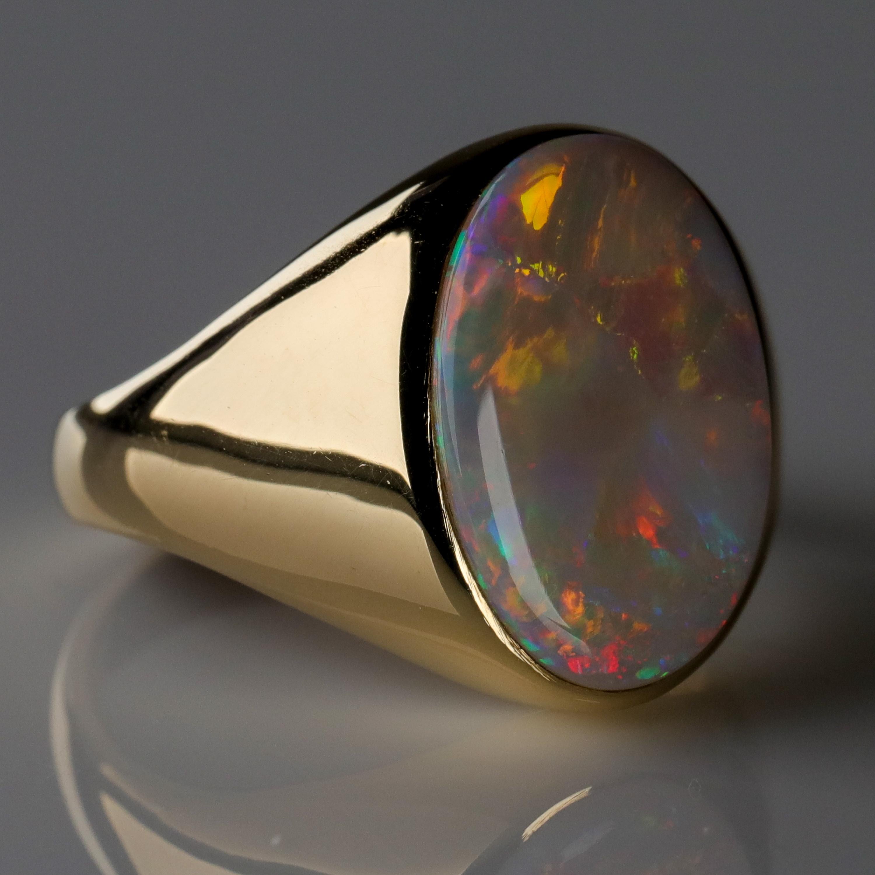Men's Australian White Opal Ring with Full Spectrum Broad Flash In Excellent Condition In Southbury, CT