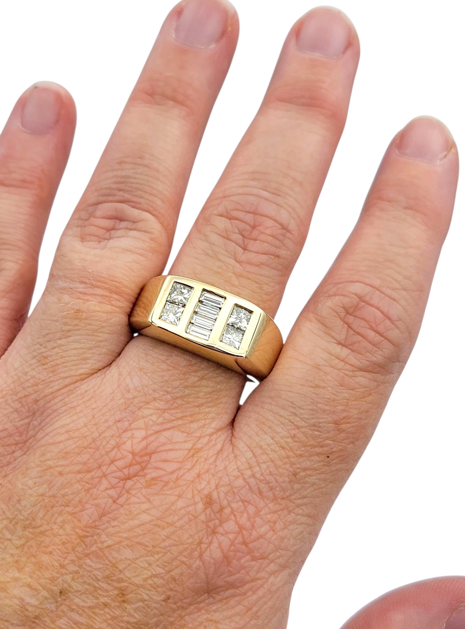 Anello maschile a fascia quadrata con diamanti taglio baguette e principessa in oro giallo 14 carati in vendita 4