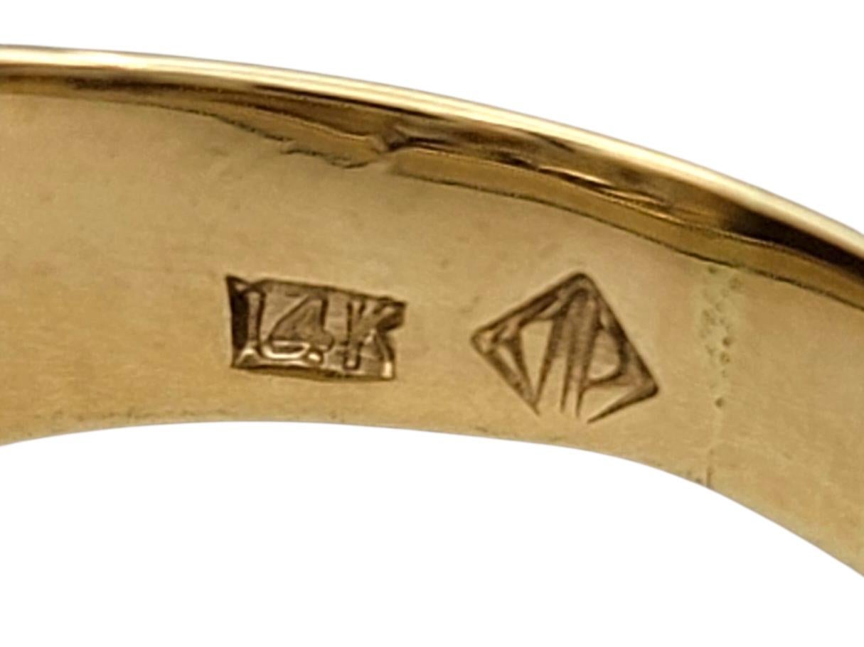 Anello maschile a fascia quadrata con diamanti taglio baguette e principessa in oro giallo 14 carati in vendita 3