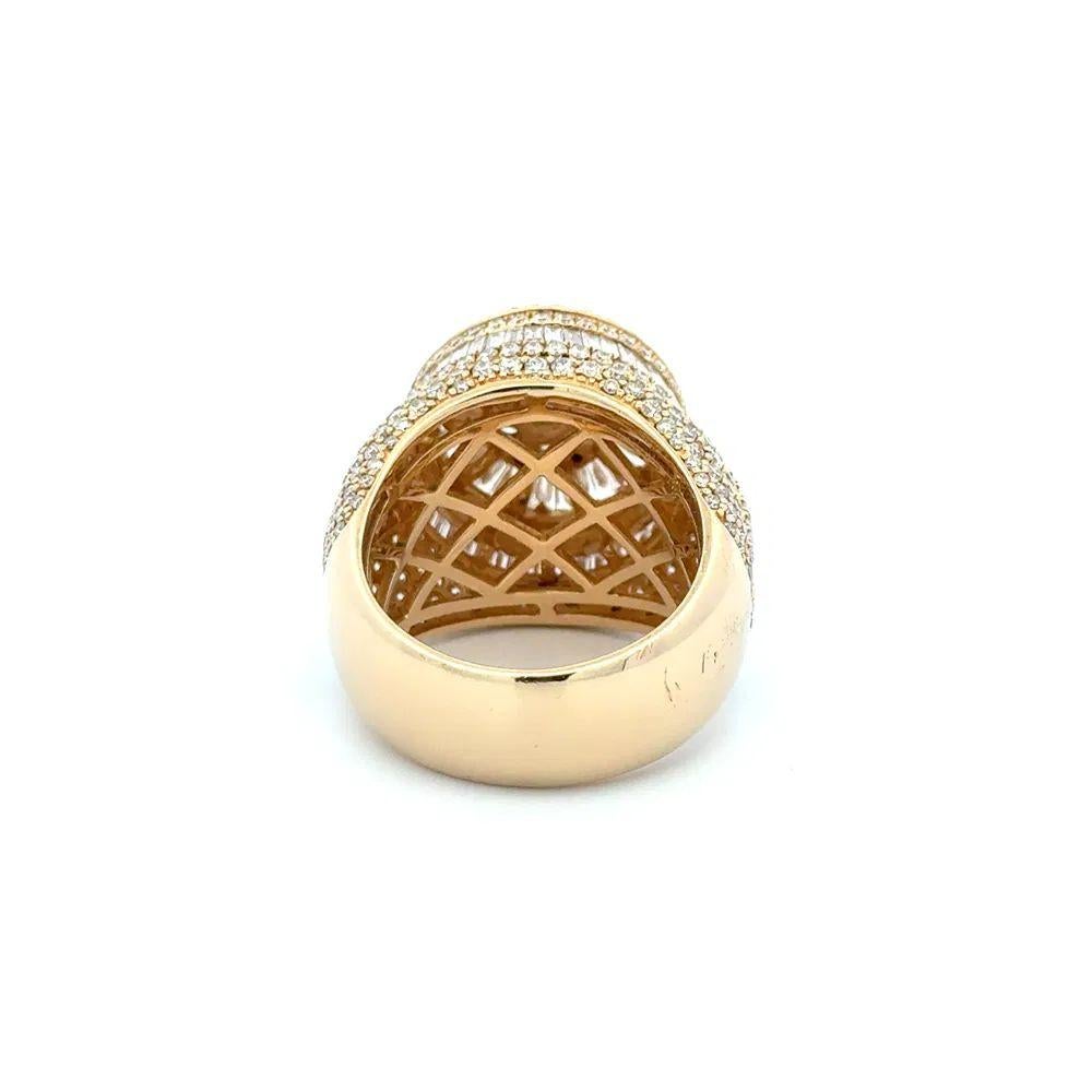 Men’s Baguette and Round Brilliant Cut Diamond Gold Vintage Dome Ring In Excellent Condition For Sale In Montreal, QC