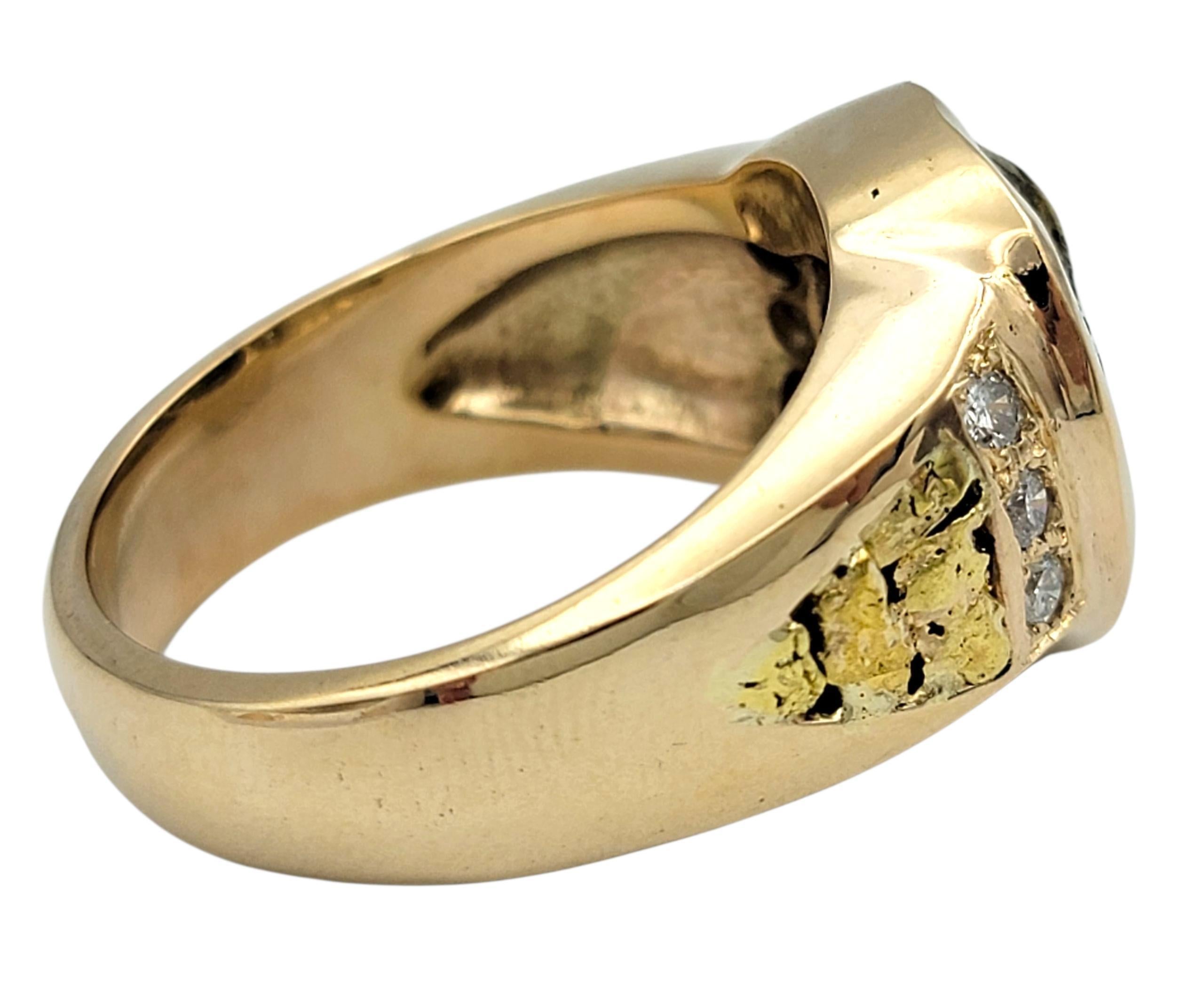 Taglio brillante Anello da uomo con incastonatura di pepite e accenti di diamanti in oro giallo 14 carati in vendita