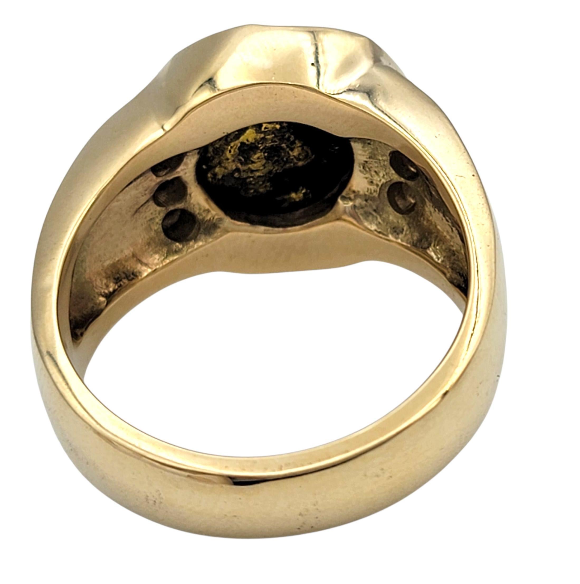 Anello da uomo con incastonatura di pepite e accenti di diamanti in oro giallo 14 carati In condizioni ottime in vendita a Scottsdale, AZ