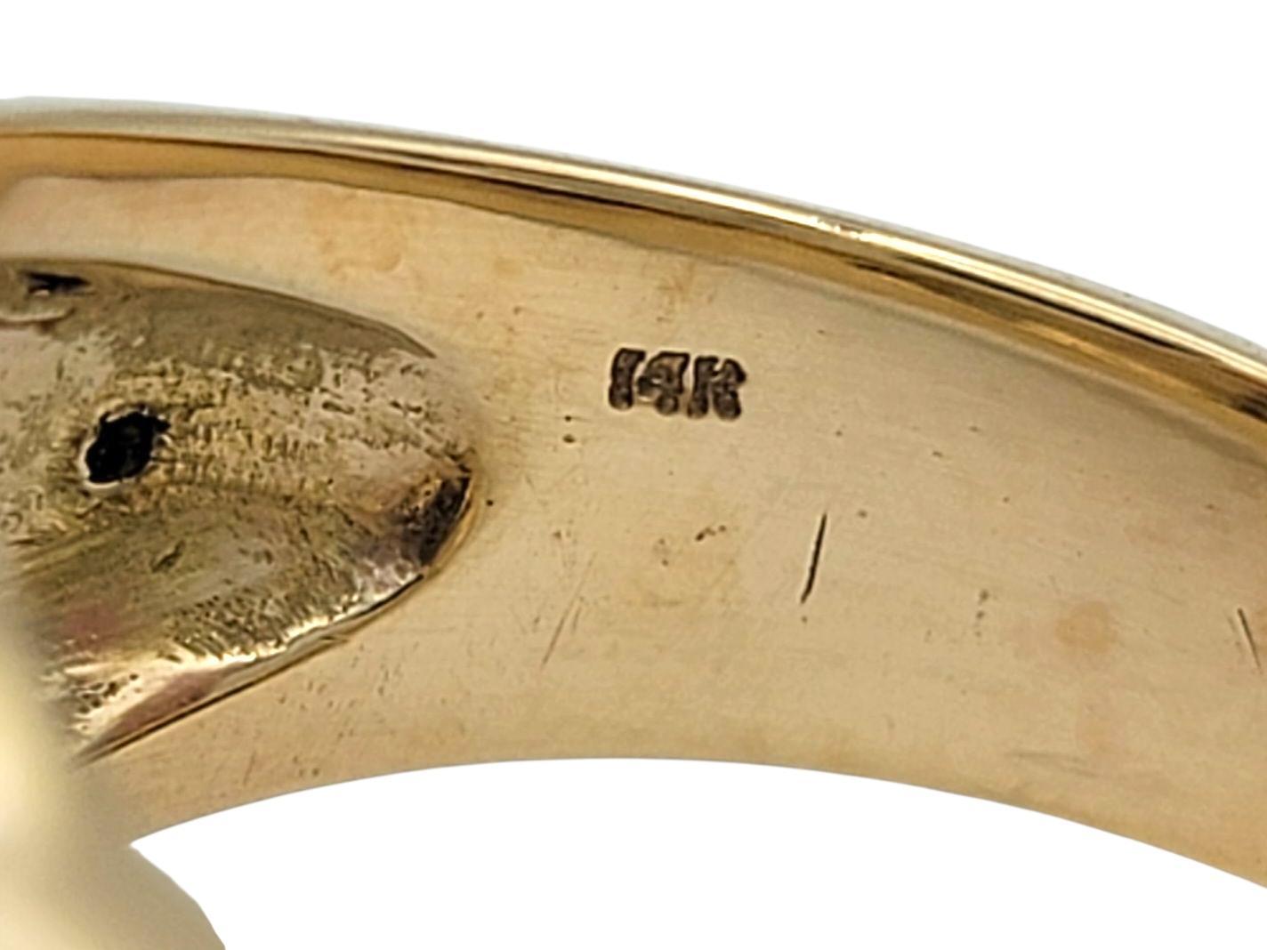 Uomo Anello da uomo con incastonatura di pepite e accenti di diamanti in oro giallo 14 carati in vendita