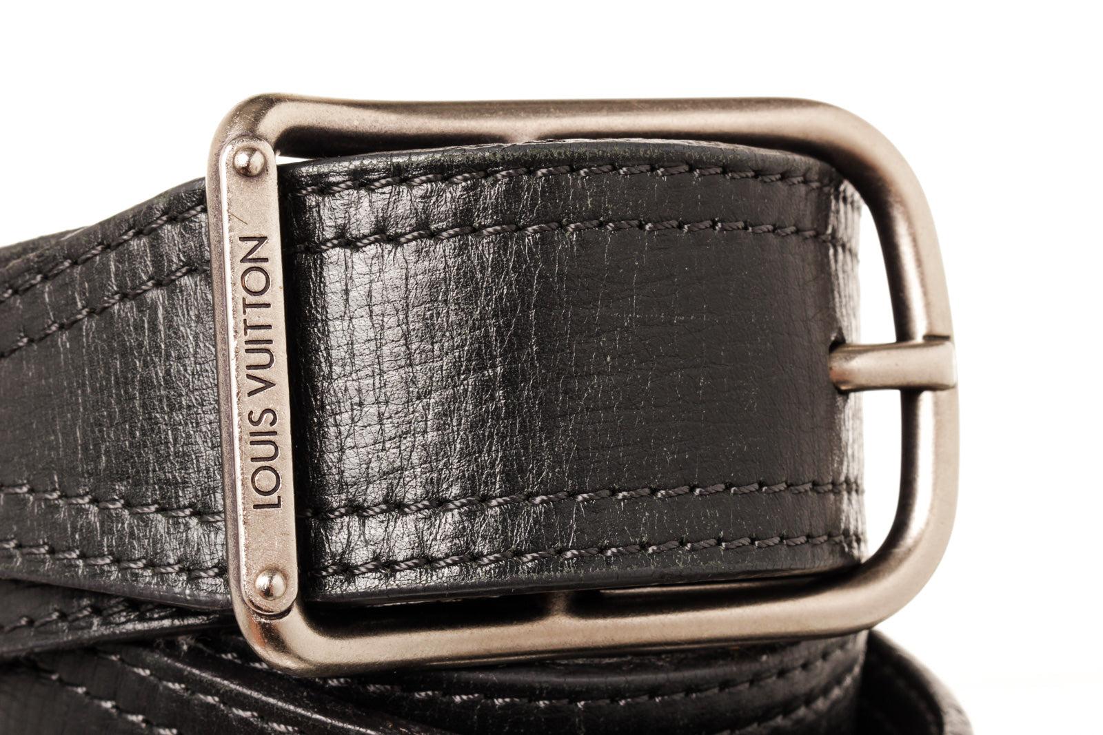 Men's black leather Louis Vuitton Belt with palladium plated logo-engraved peg-in-hole buckle closure. Designer Size: 90. 
 

43719MSC