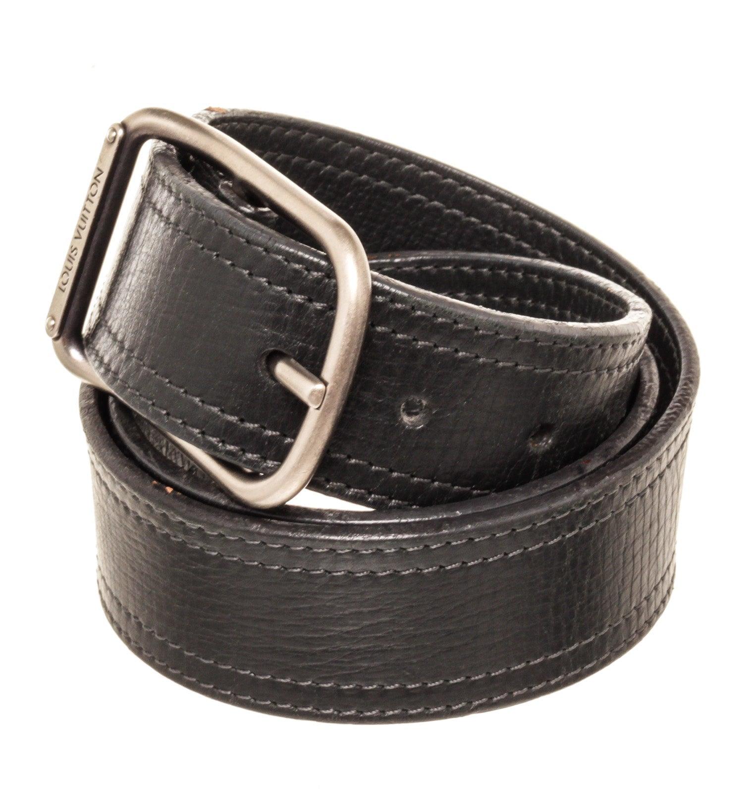 Men's black leather Louis Vuitton Belt with palladium plated logo-engraved  In Good Condition In Irvine, CA