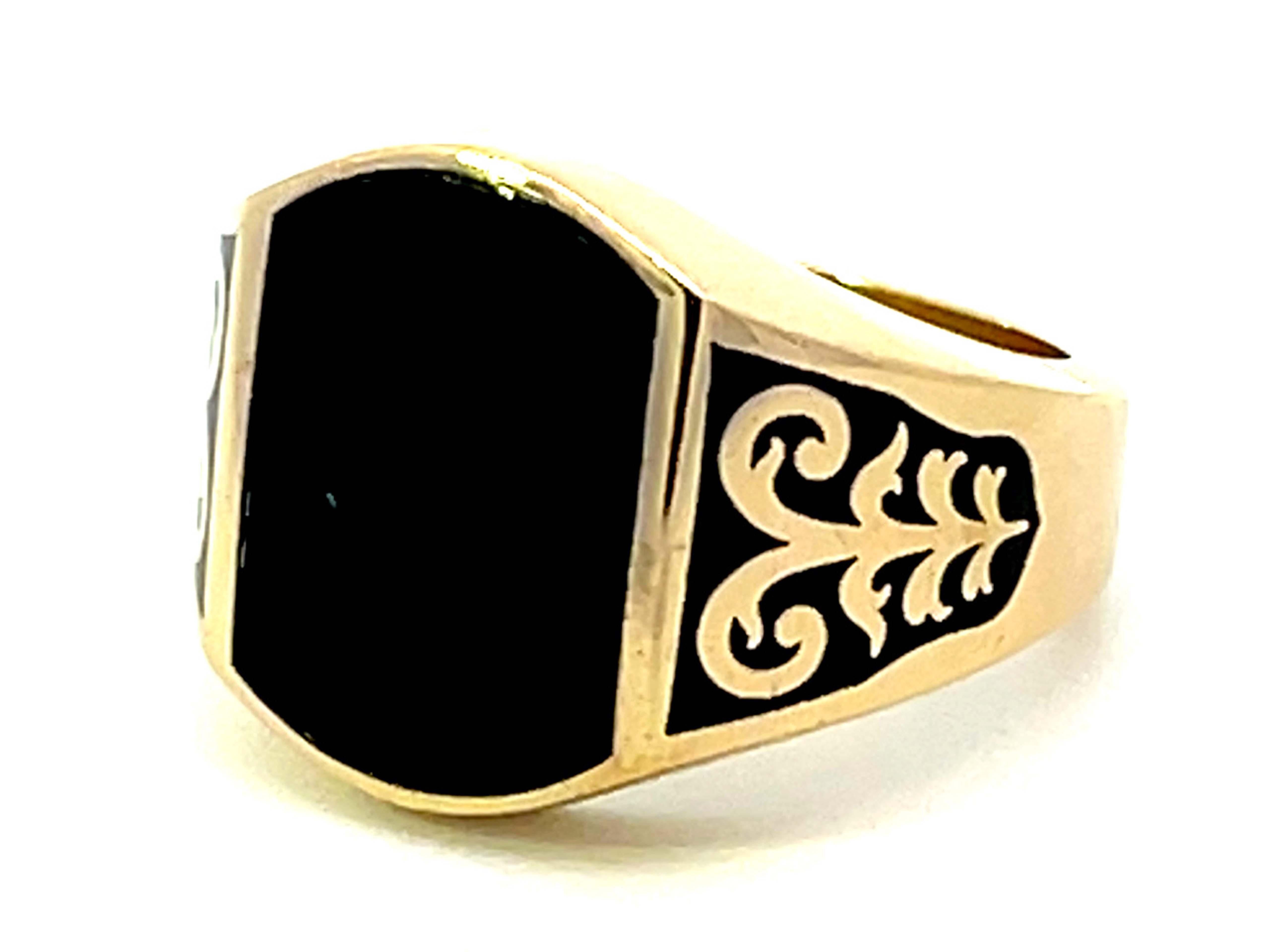 Modern Mens Black Onyx Design Gold Ring 14K Yellow Gold For Sale