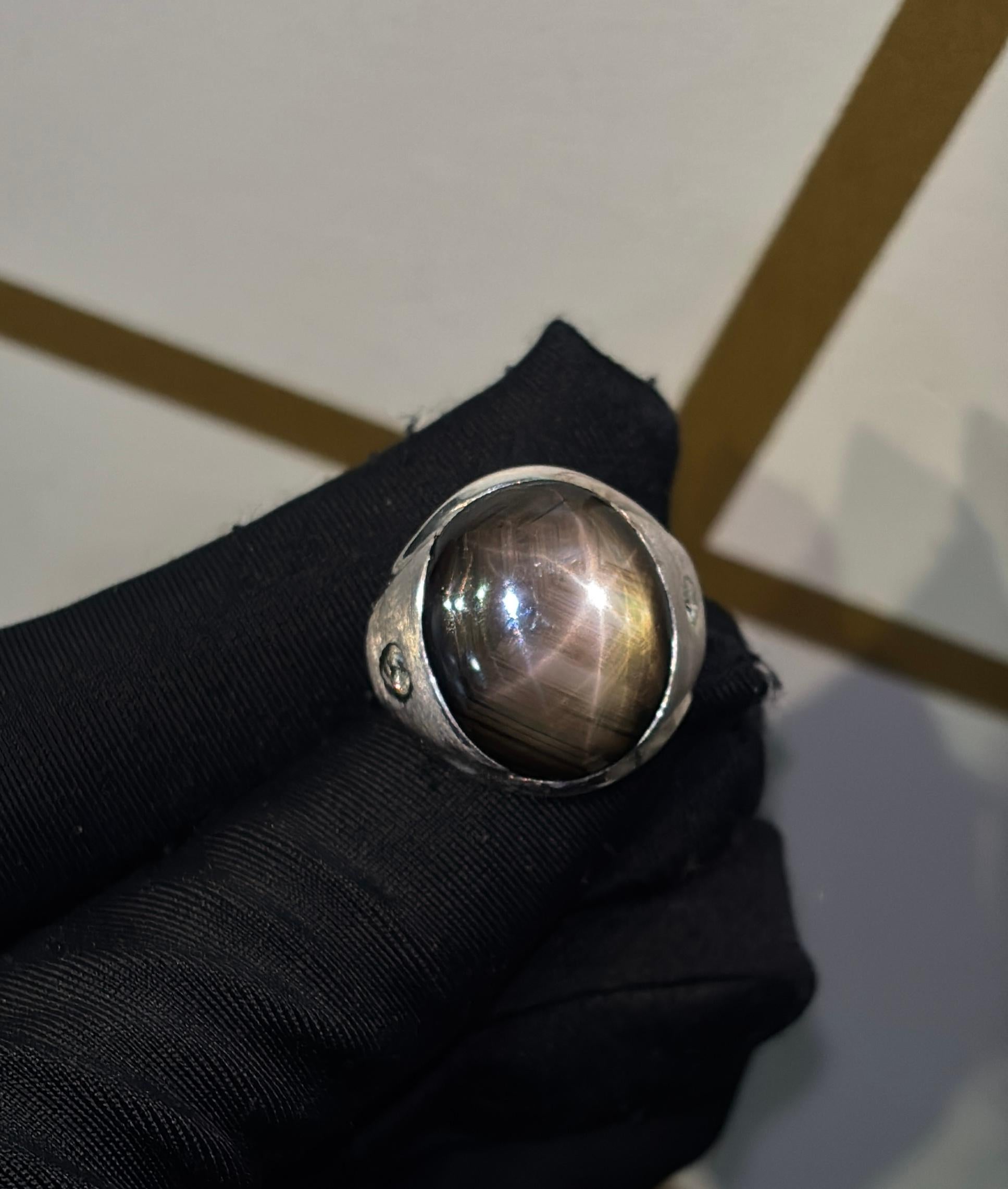 Men's Black Star Sapphire Ring In Excellent Condition For Sale In New York, NY