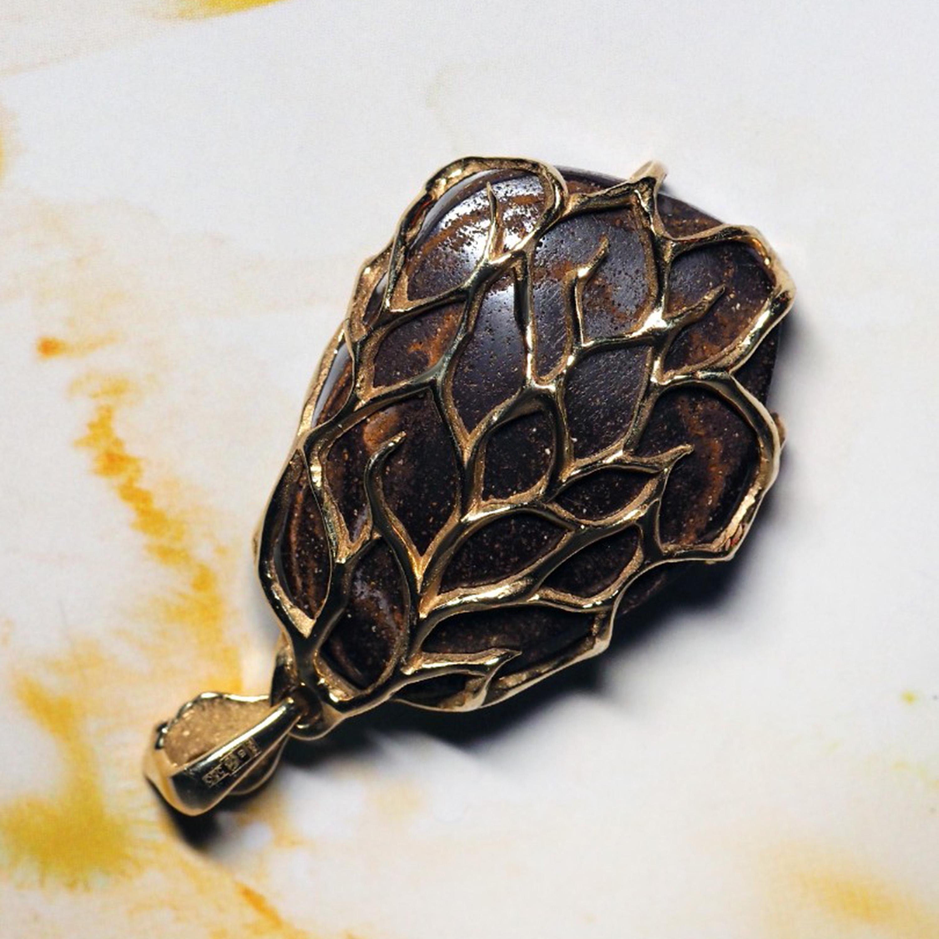 Collier pendentif unisexe en or jaune et opale style Art nouveau Unisexe en vente