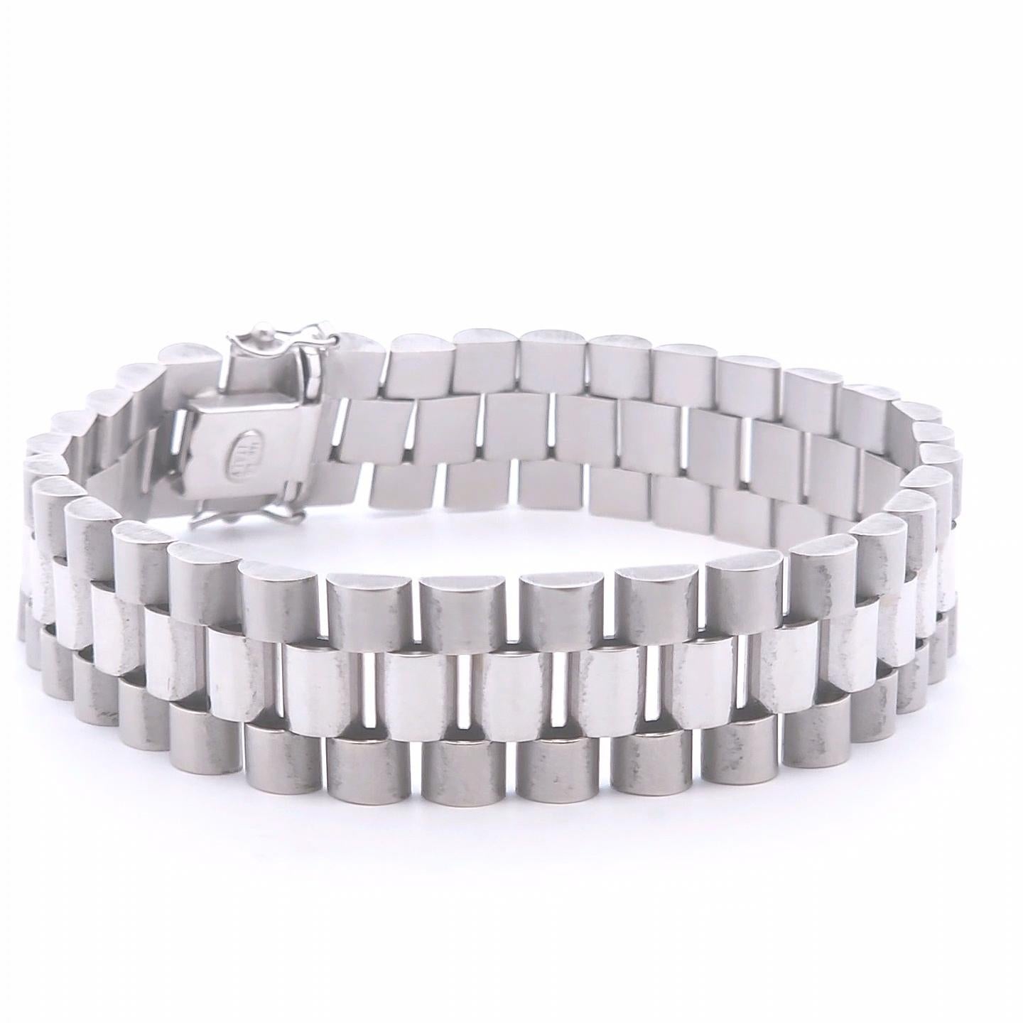 Experience the epitome of refined luxury with our exquisite Men’s Bracelet crafted in 14k White Gold. This statement piece, weighing an impressive 68.40 grams, is a perfect blend of bold design and timeless sophistication. Its substantial weight
