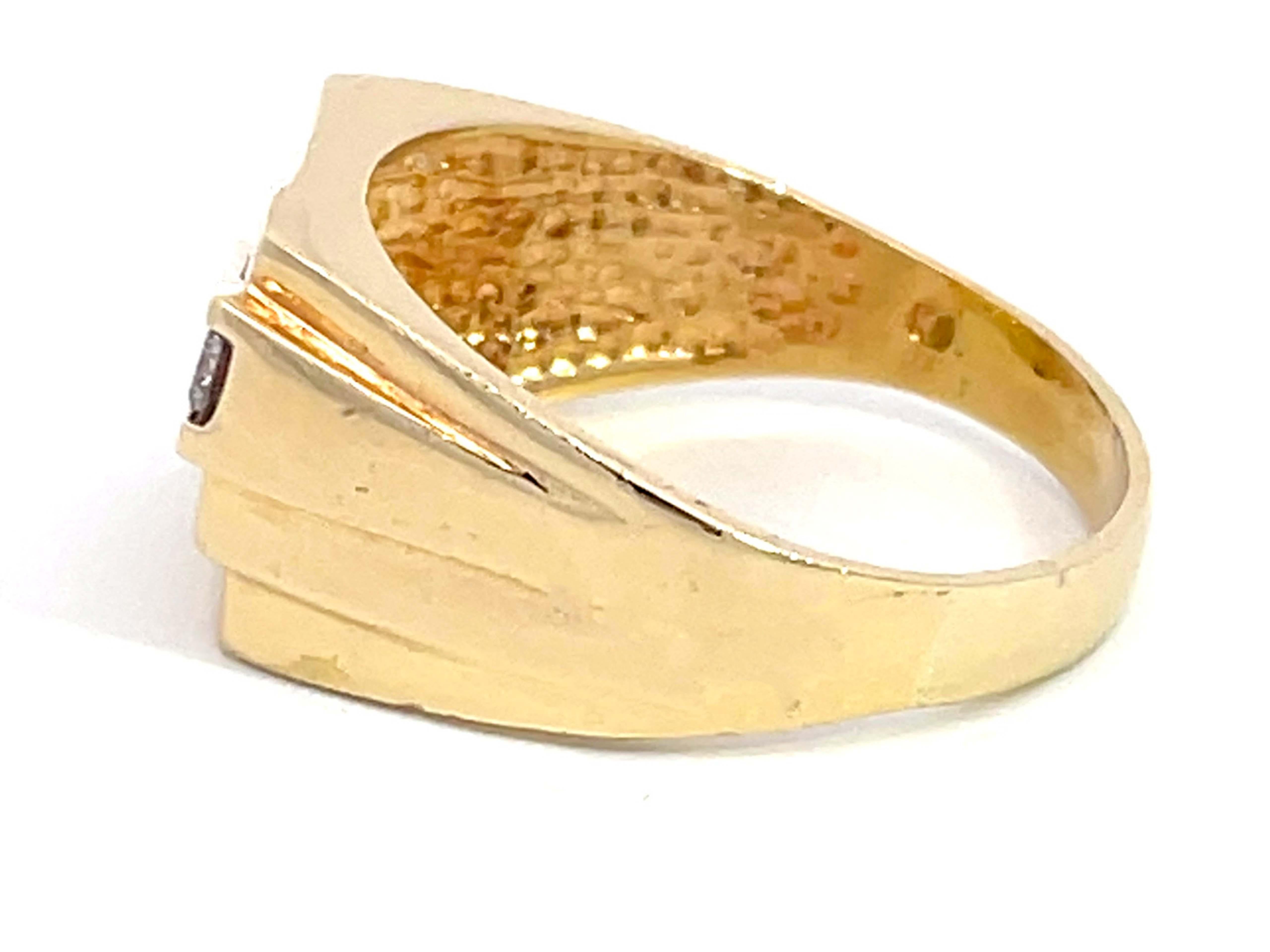 Bague pour homme en or jaune 14 carats avec 5 diamants taille brillant Pour femmes en vente