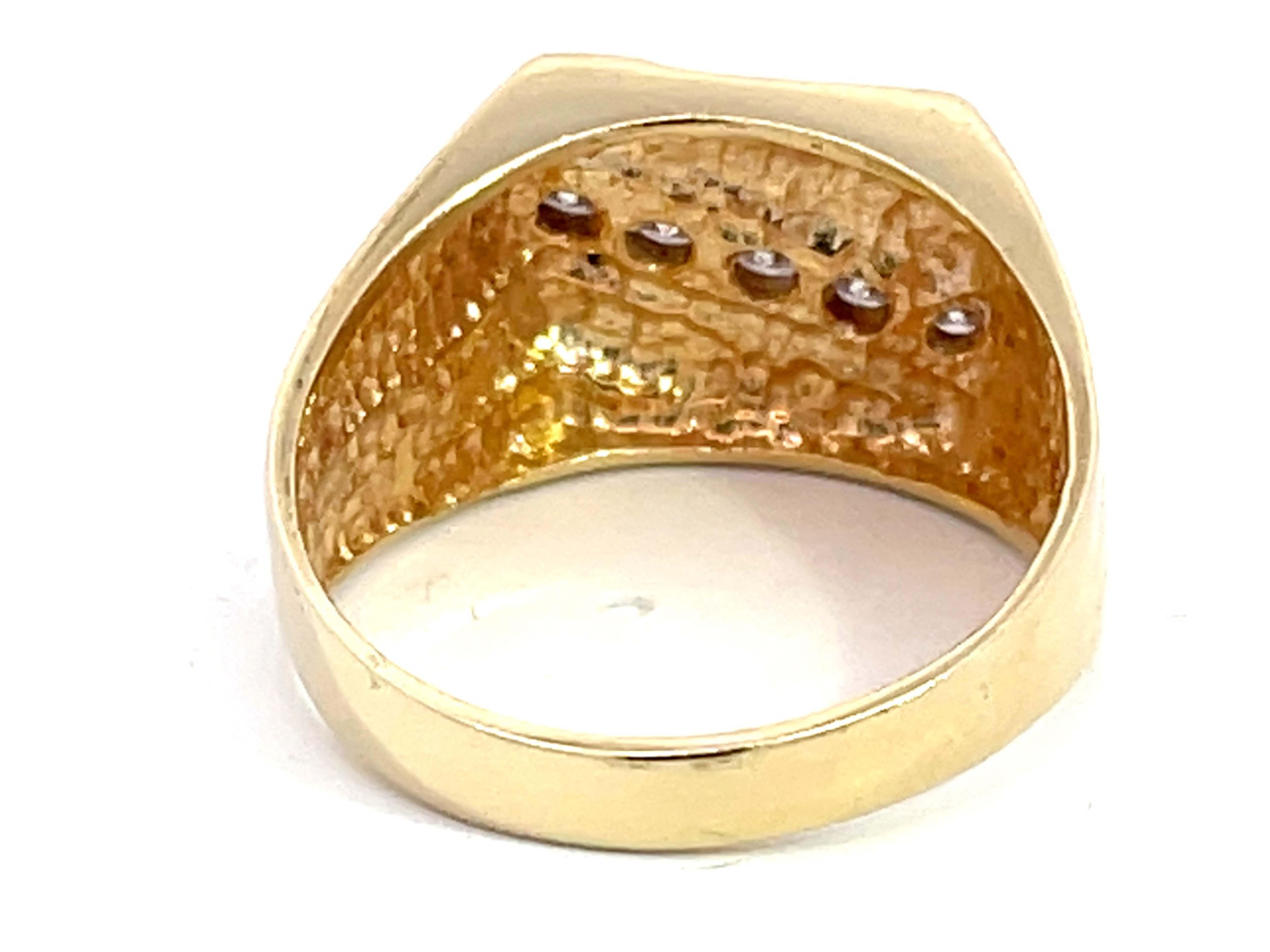 Bague pour homme en or jaune 14 carats avec 5 diamants taille brillant en vente 1