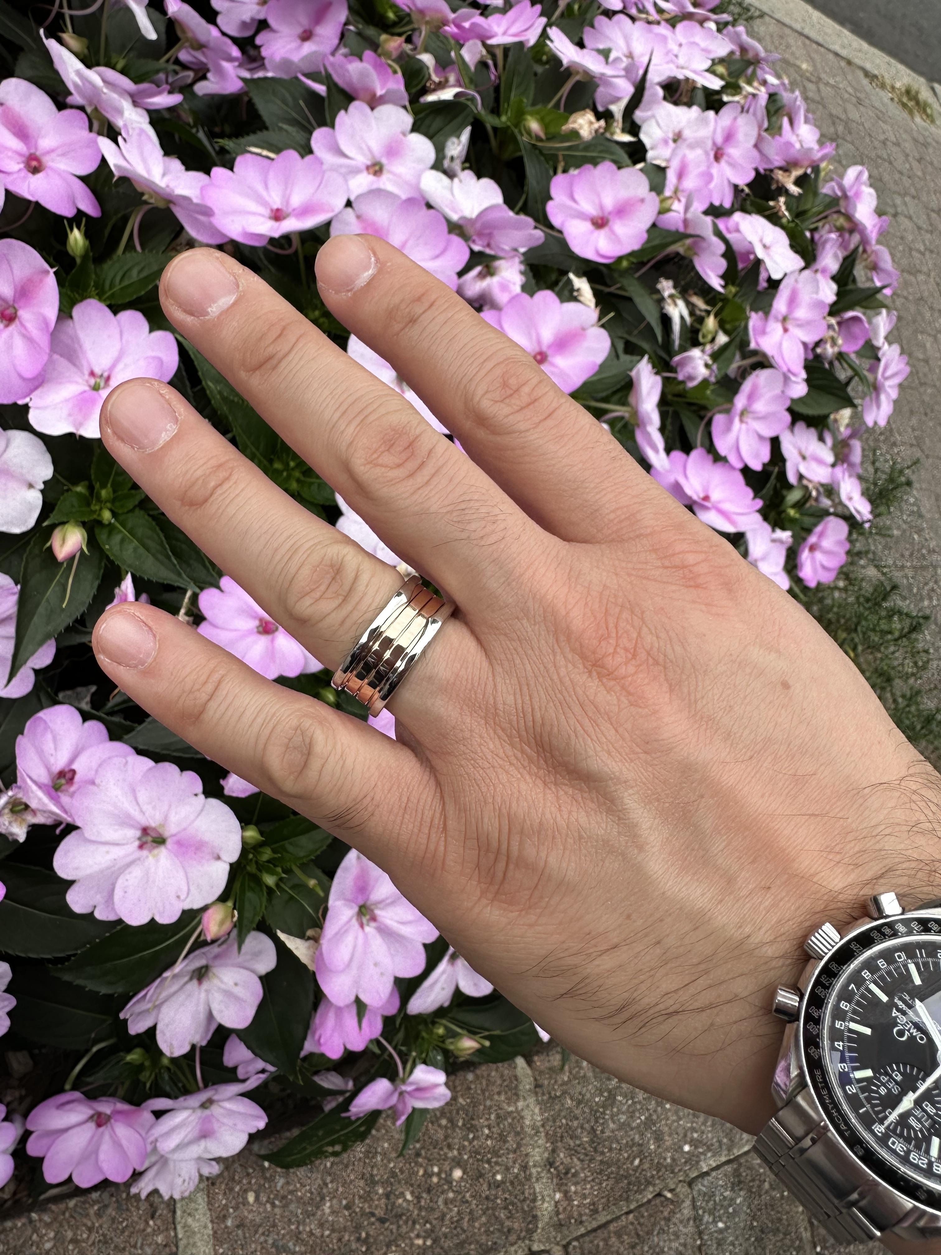 Men's Bvlgari B. Zero1 18k Rose & White Gold 11.9mm 4 Band Ring Size 64 In Excellent Condition For Sale In Montclair, NJ