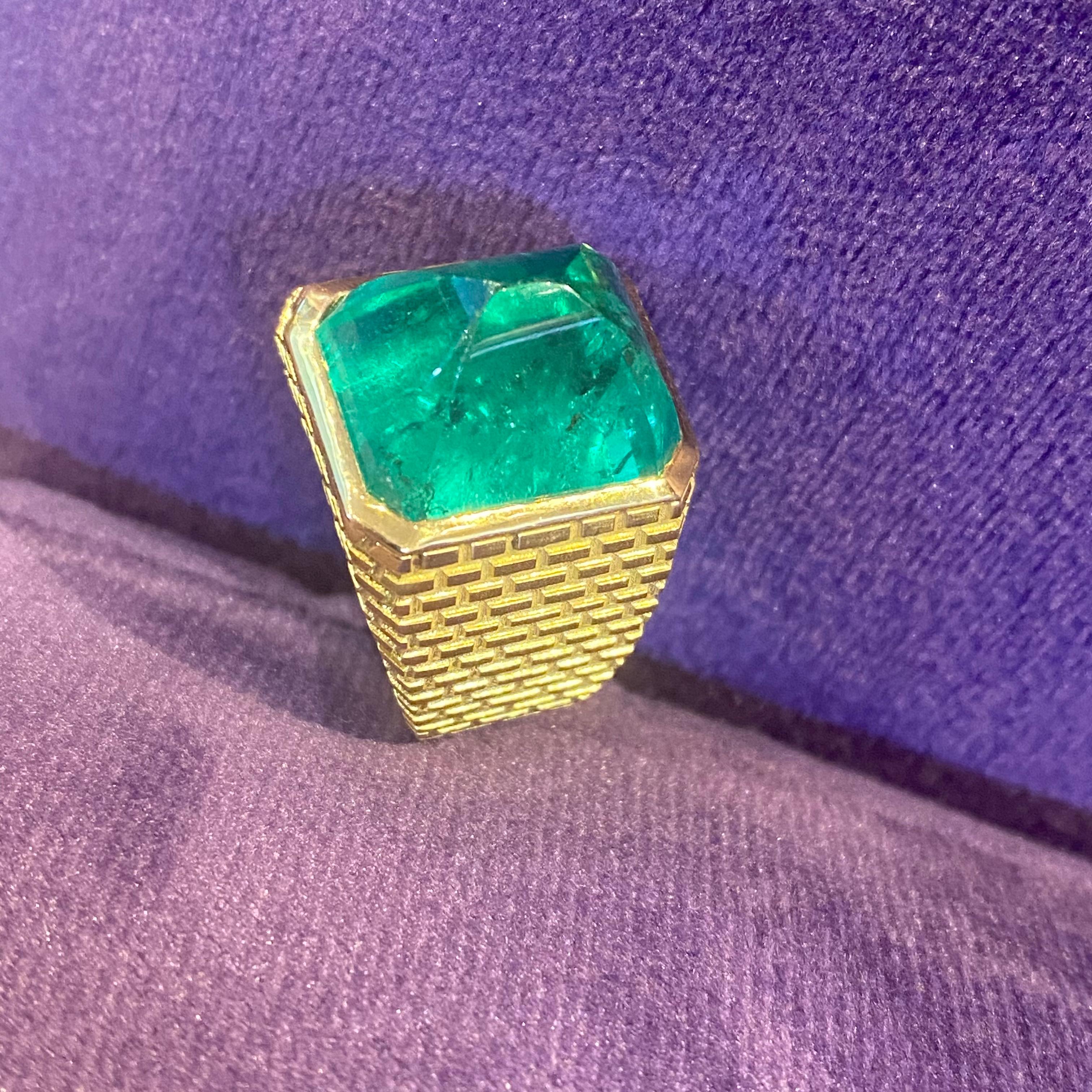 Men's Certified 15.13 Ct Cabochon Emerald Pyramid Ring For Sale 3