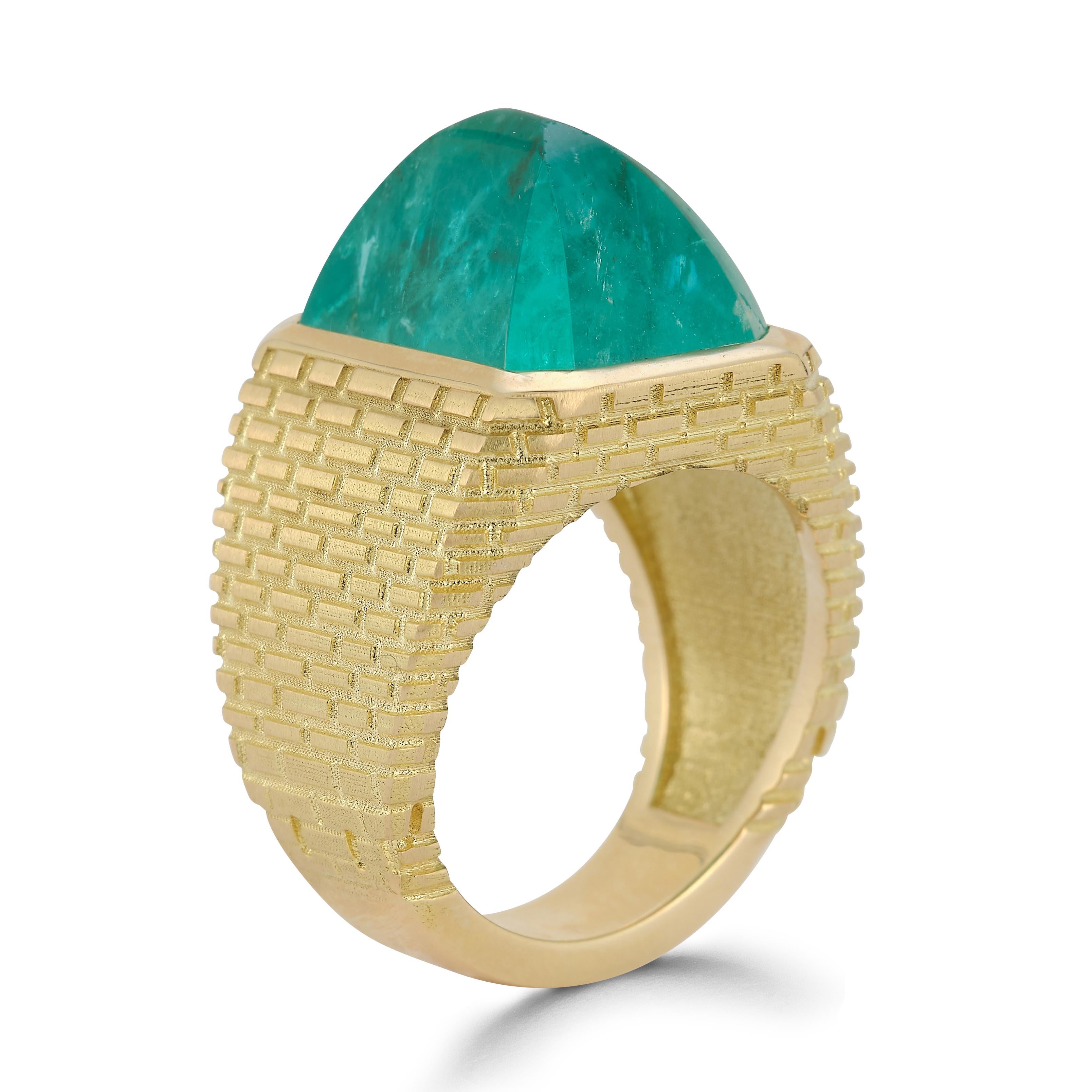 Men's Certified 15.13 Ct Cabochon Emerald Solitaire Pyramid Ring,

1 cabochon emerald set in a 18k yellow gold pyramid Egyptian Revival design setting. 

Ring Size: 6.5

Resizable free of charge 

Accompanied with AGL certificate 

