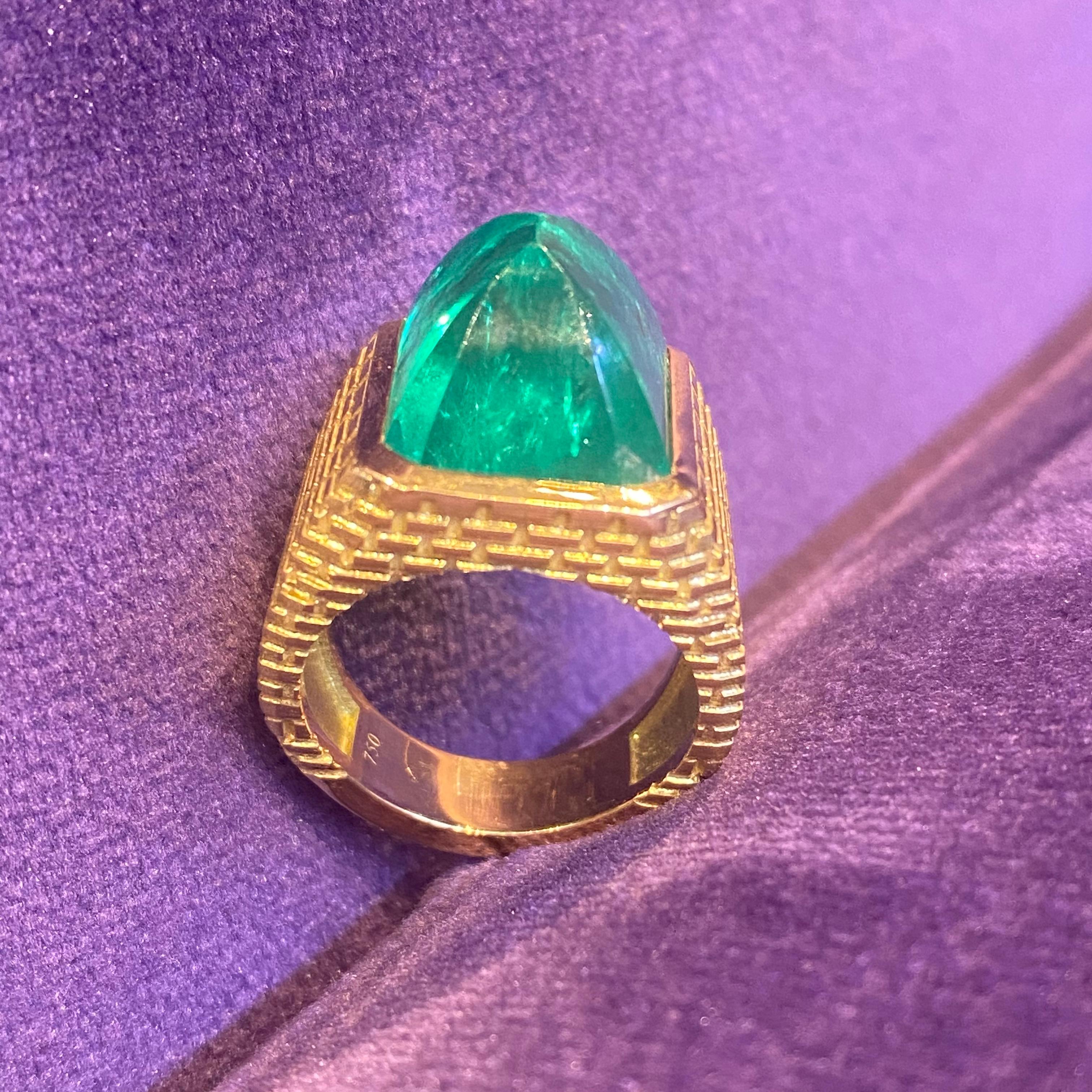 Men's Certified 15.13 Ct Cabochon Emerald Pyramid Ring For Sale 2
