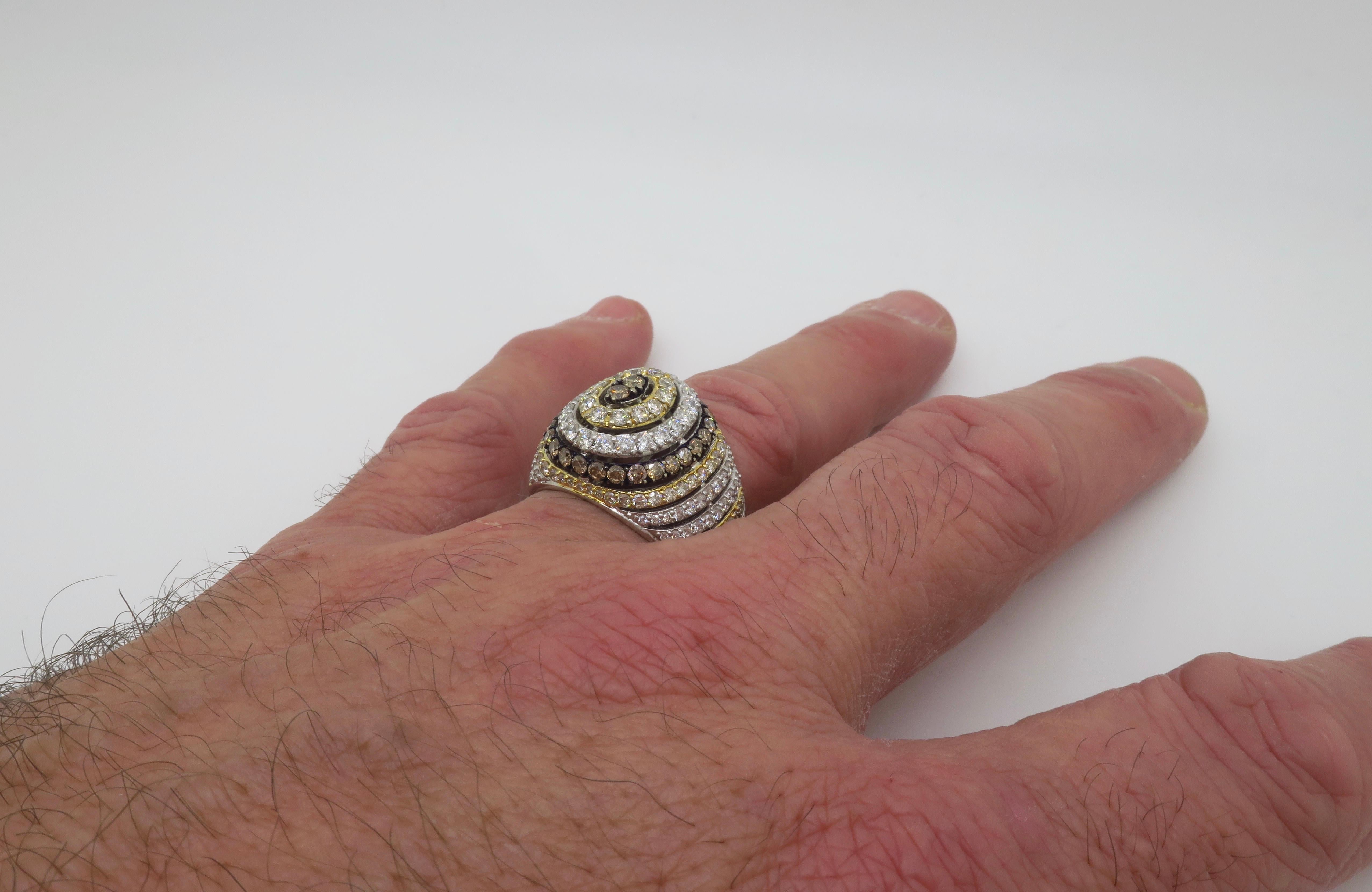 Round Cut Men's Chocolate, White & Light Yellow Diamond Ring For Sale