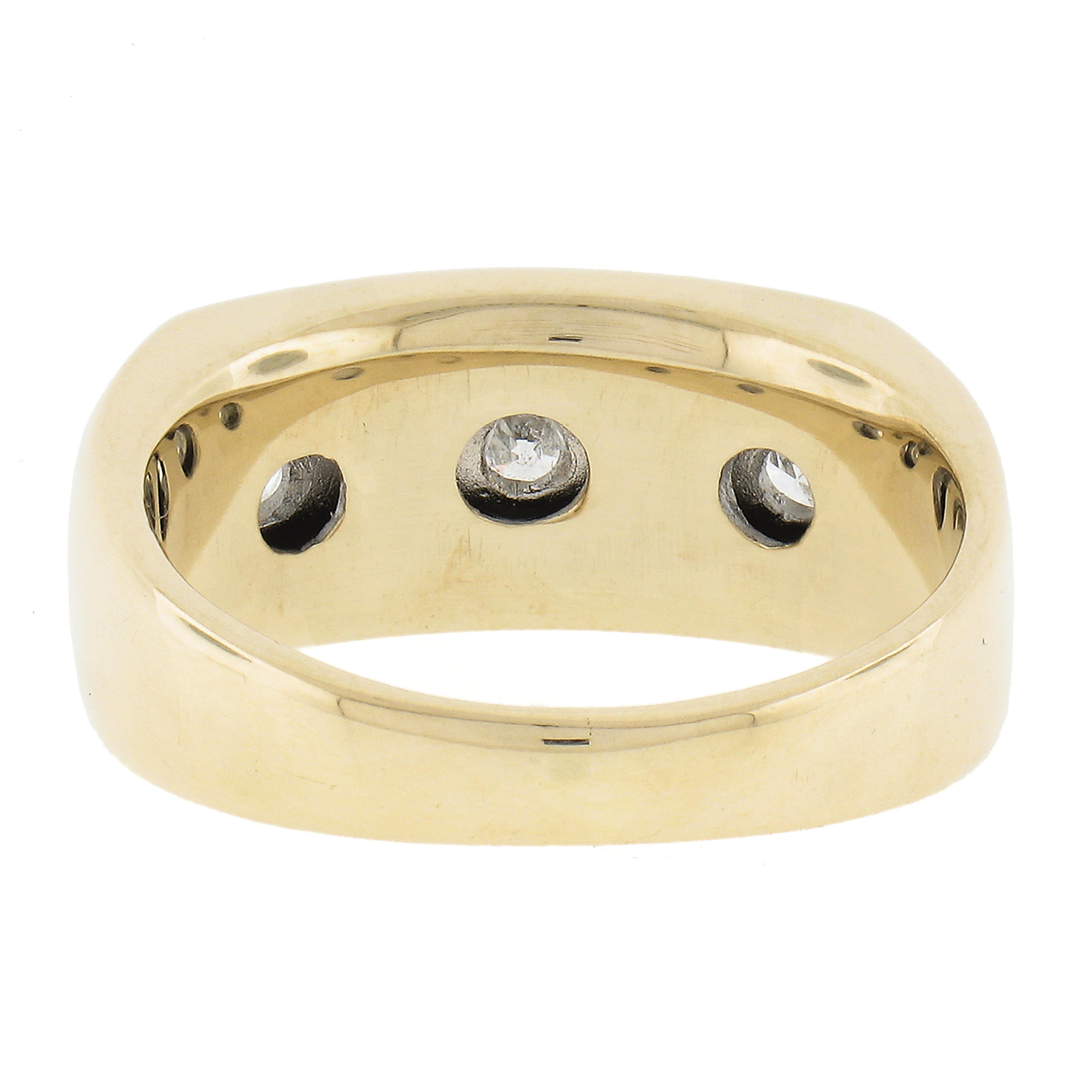 Men's Classic 14K Yellow Gold 1.0ctw Channel Set Fiery 5 Large Diamond Band Ring For Sale 2