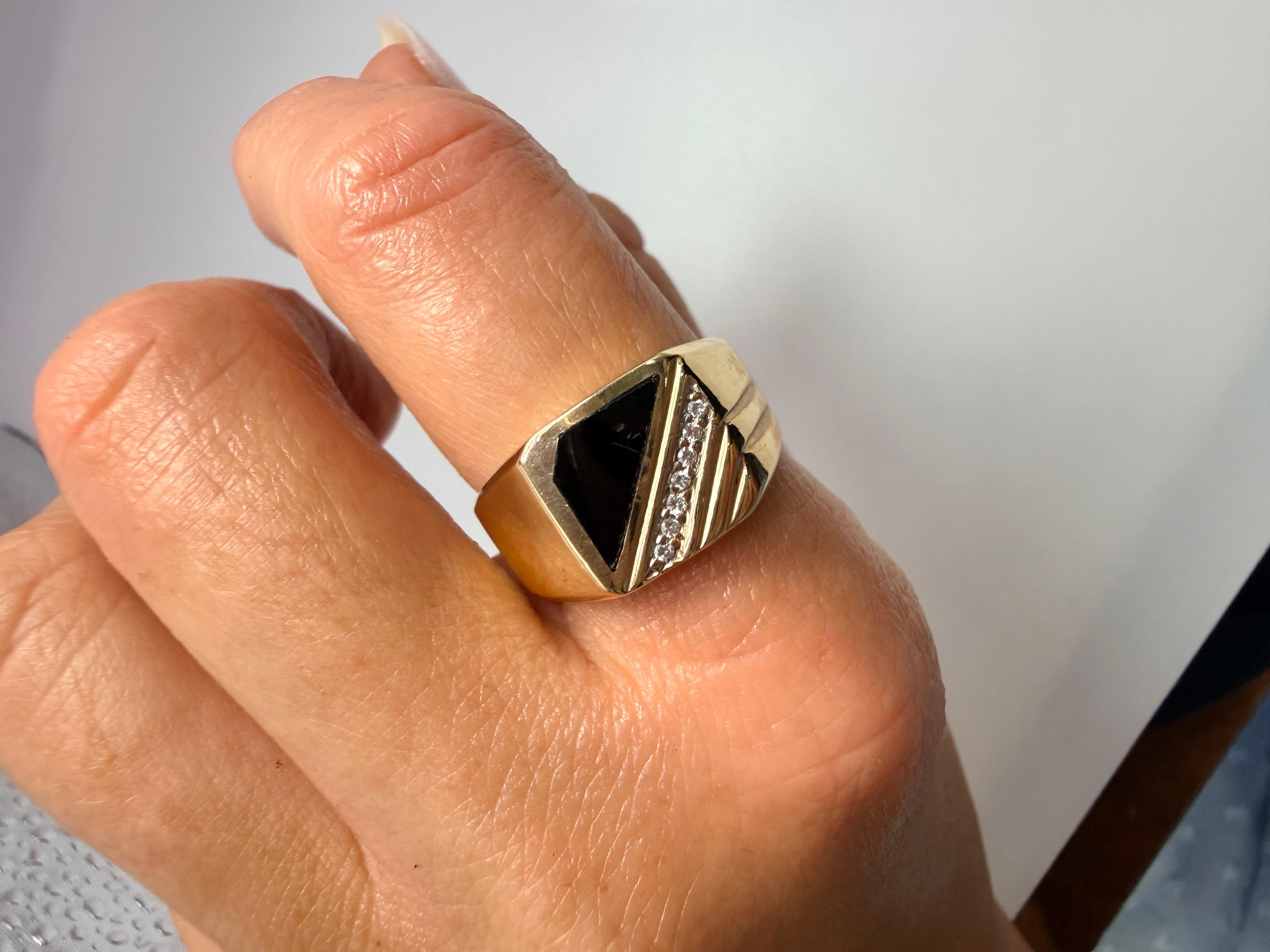 Anillo clásico para hombre de ónix y diamantes 14KT oro en venta 1