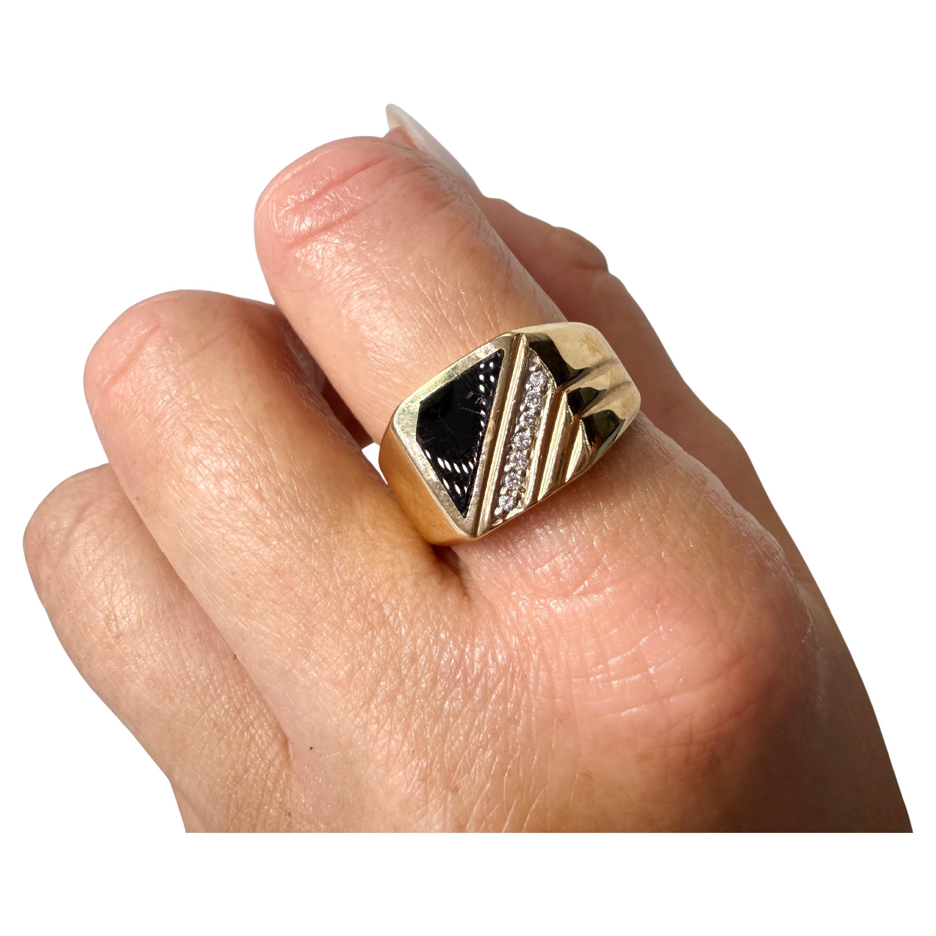 Mens classical onyx diamond ring 14KT gold